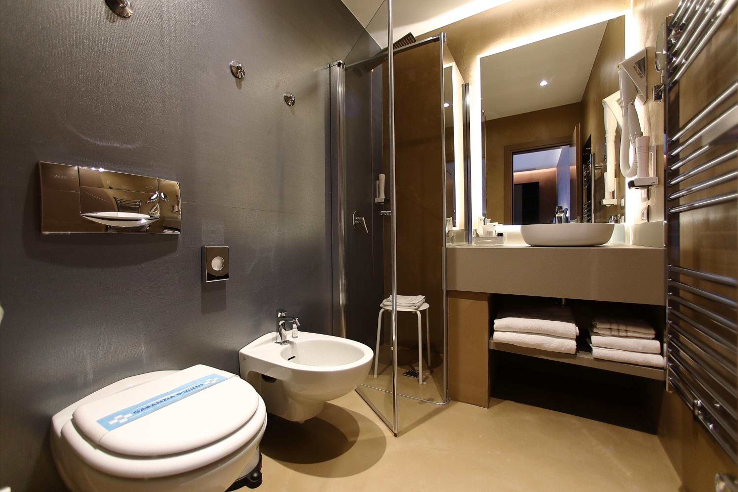 Double Room with Lake View - Photo 8