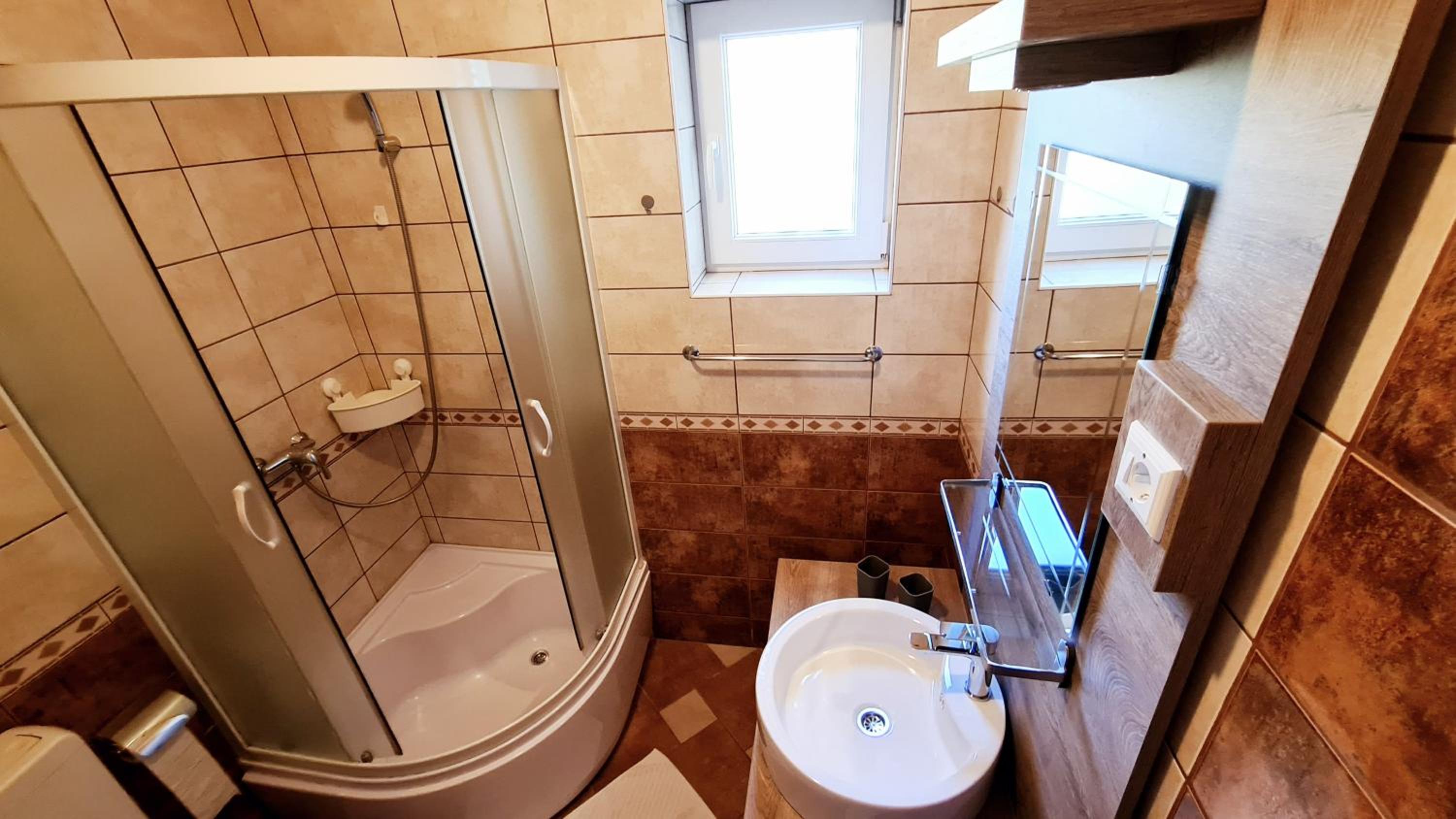 Deluxe Double or Twin Room - Photo 18