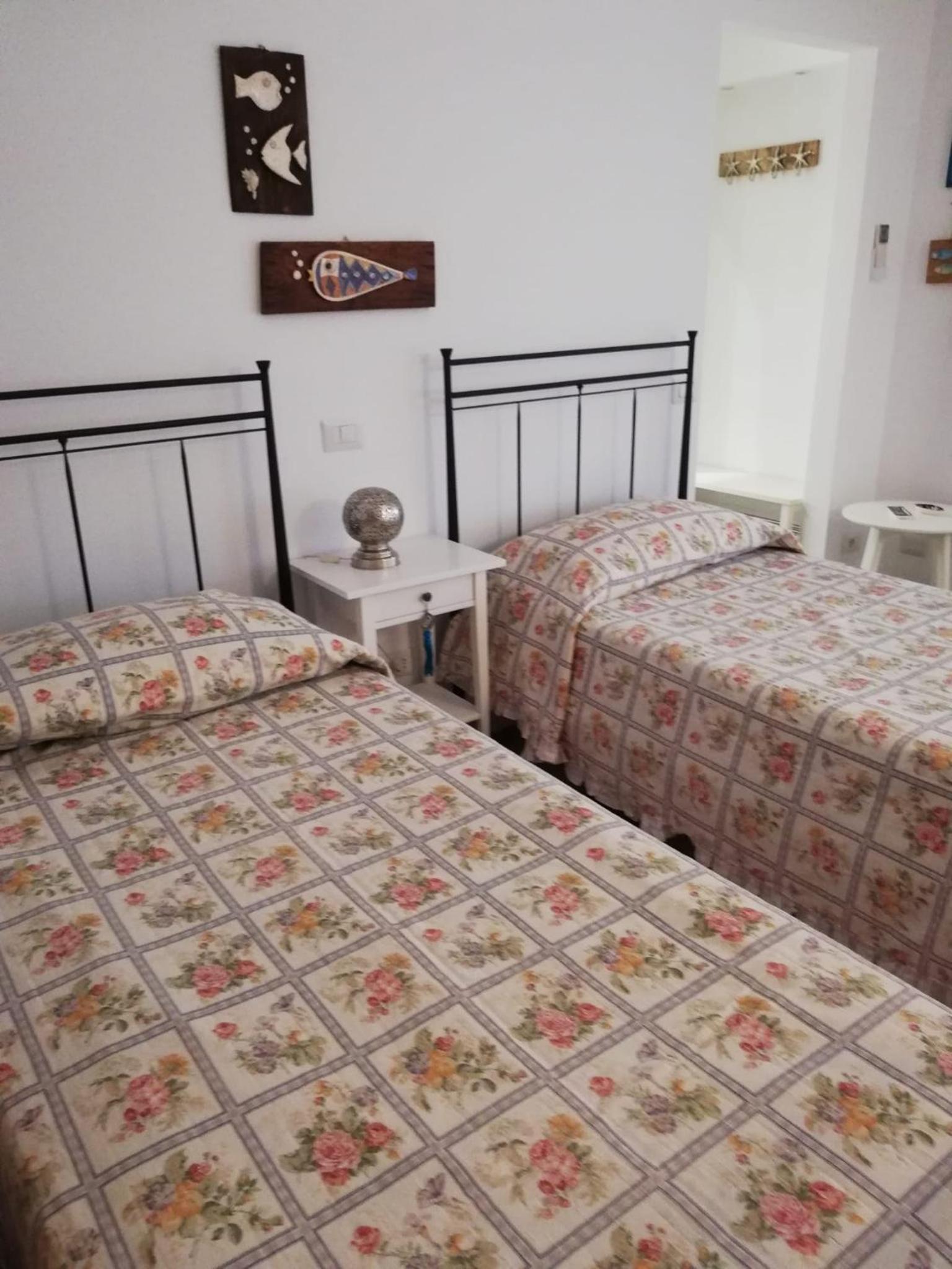 Double or Twin Room with Private Bathroom - Photo 1