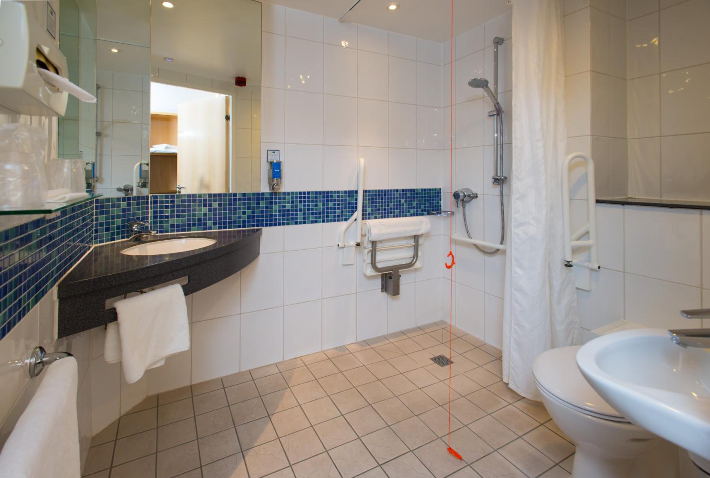 Double Room with Free Hot Breakfast - Accessible - Photo 4