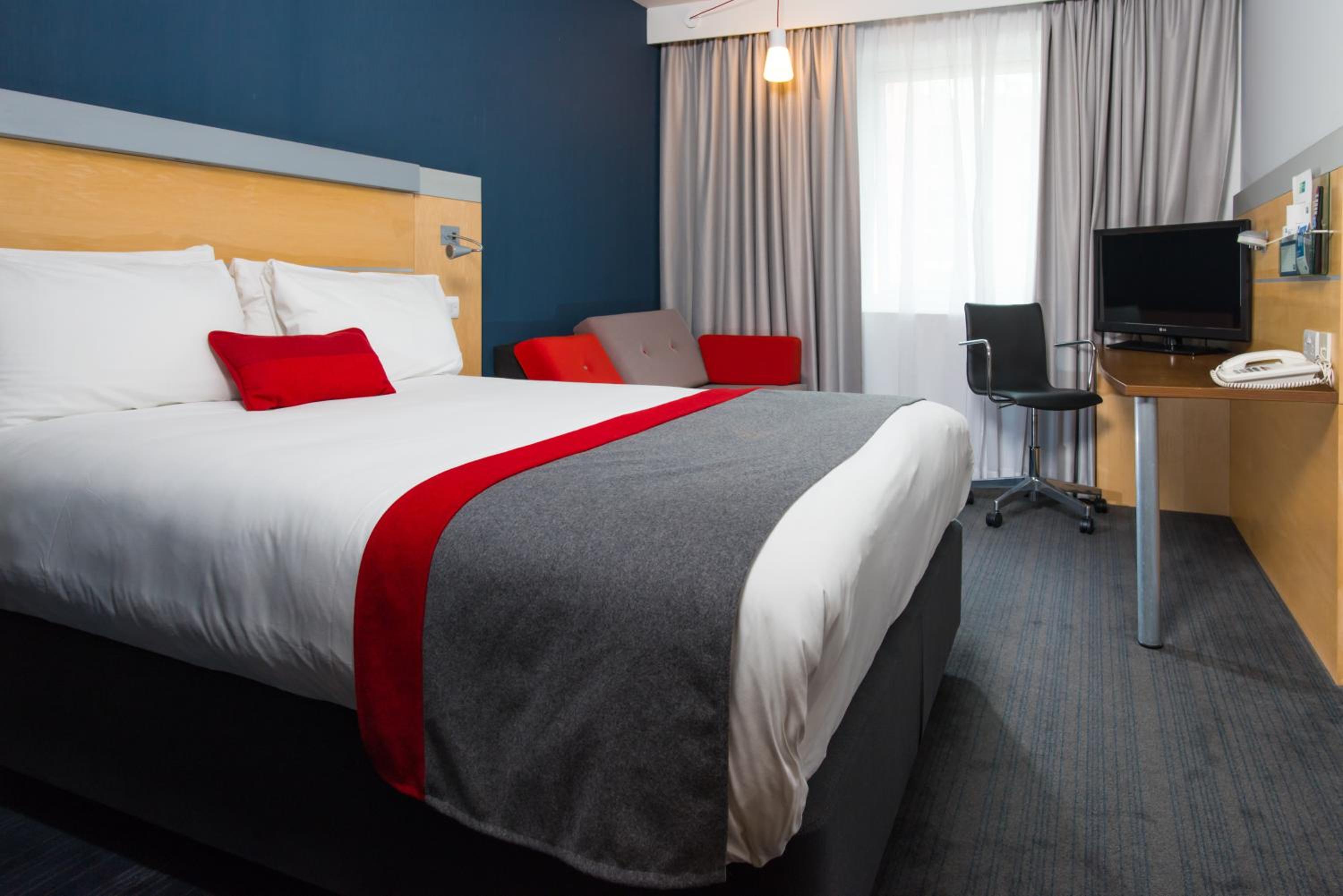 Standard Double Room with Sofa Bed and Free Hot Breakfast - Photo 1
