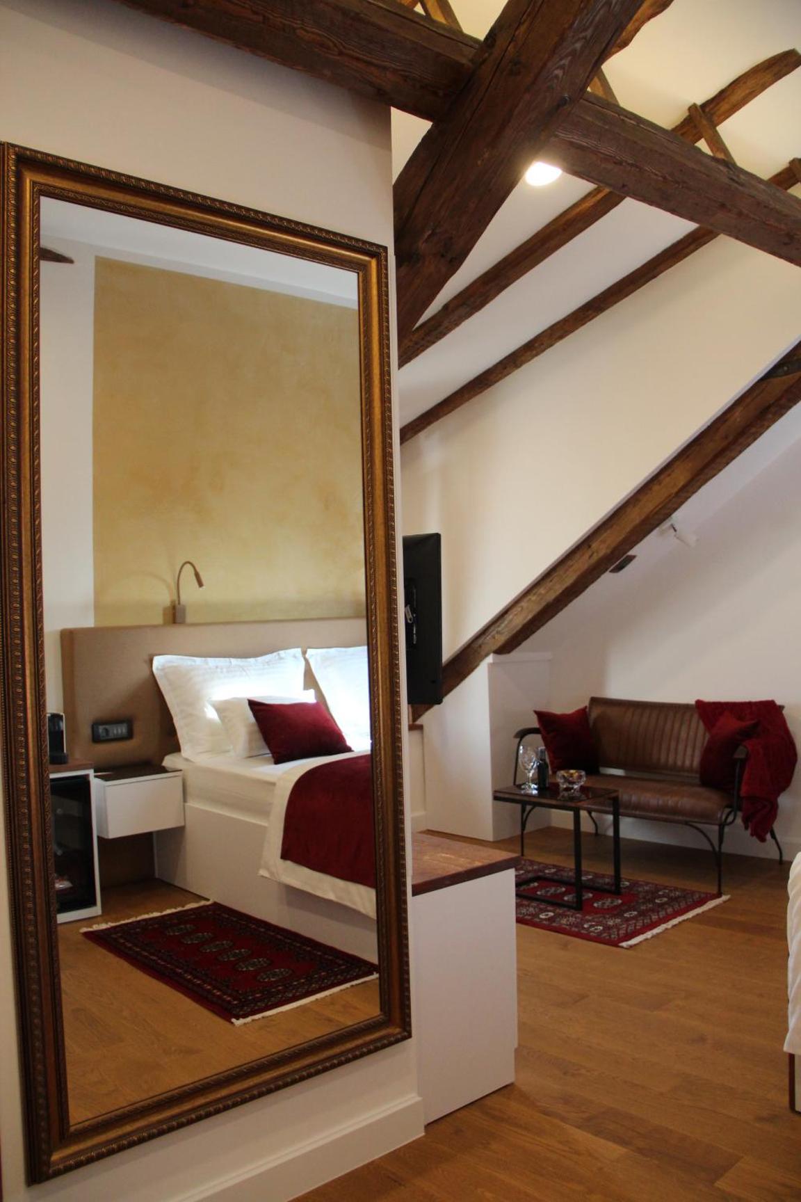 Deluxe Double Room with Sea View - Photo 18