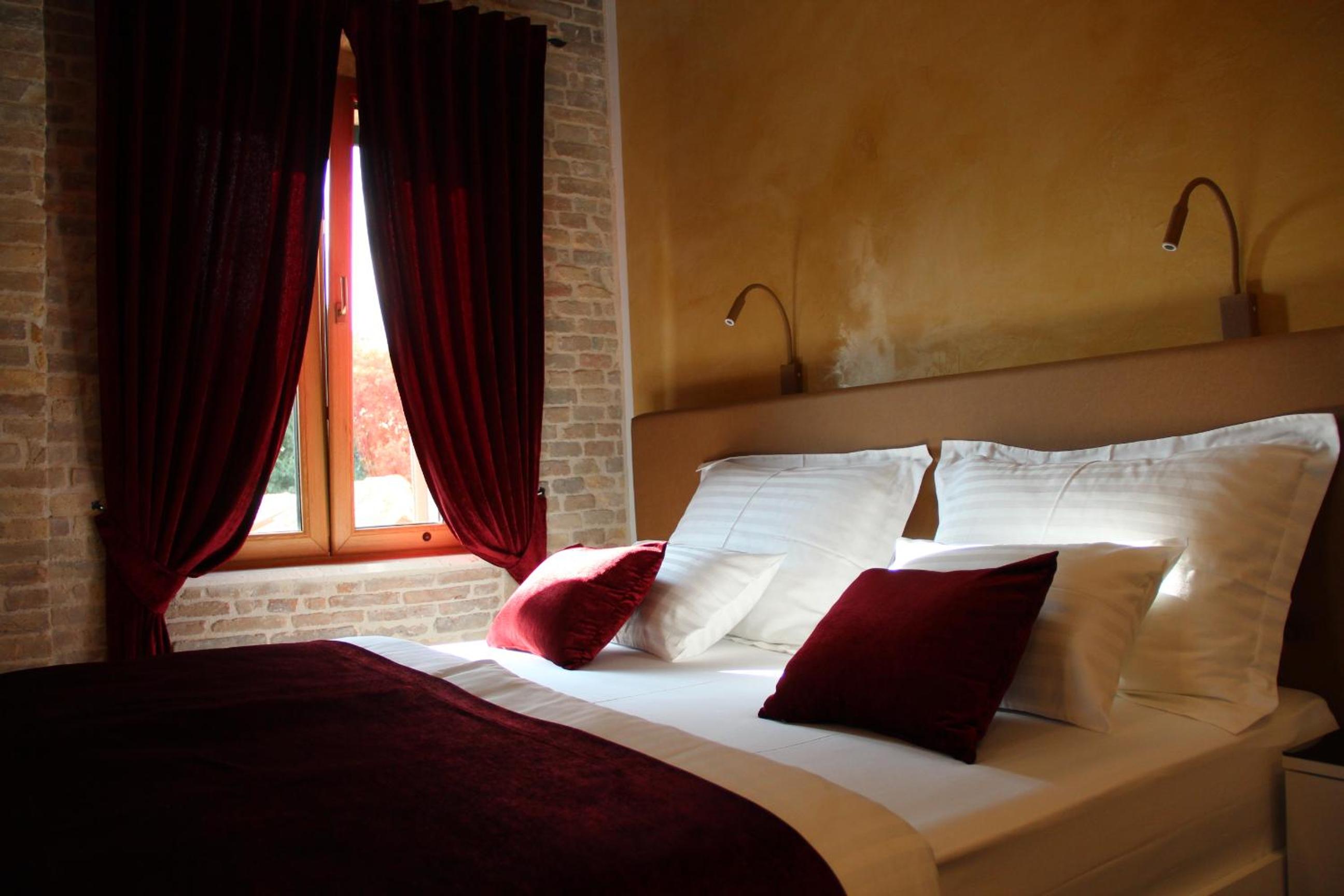 Deluxe Double Room with Sea View - Photo 17