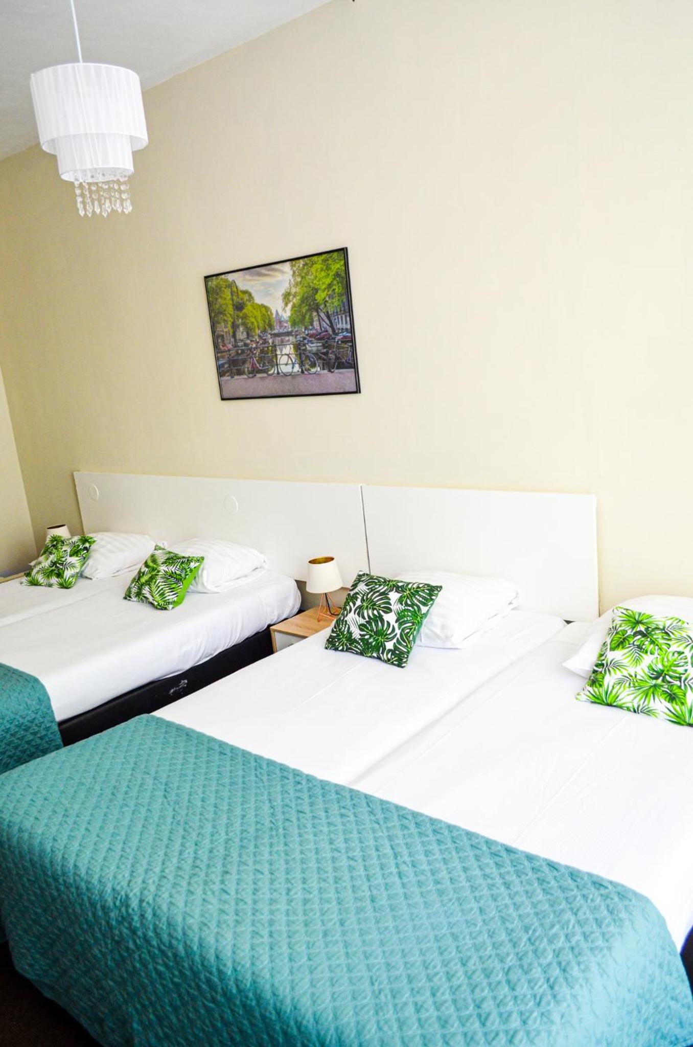 Quadruple Room with Private Bathroom photo 1