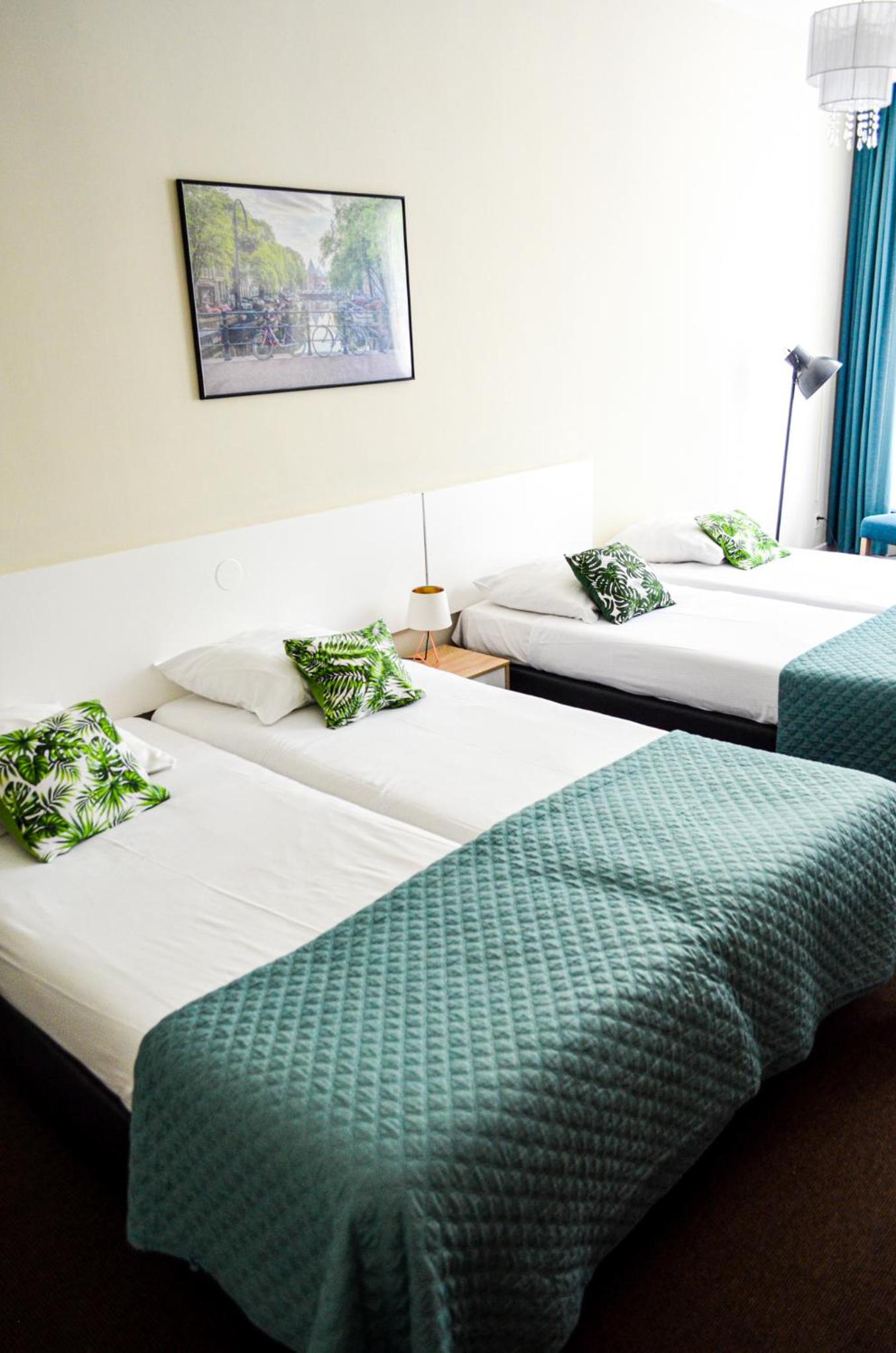 Quadruple Room with Private Bathroom photo 2