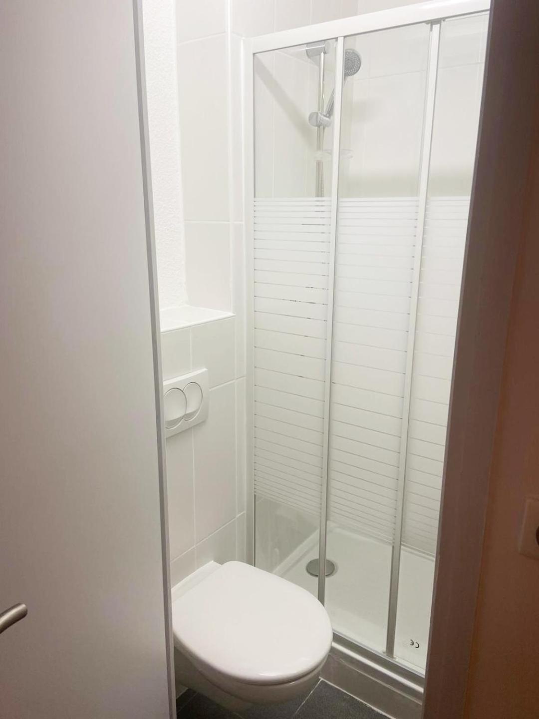 Double Room with Private Bathroom - Photo 4