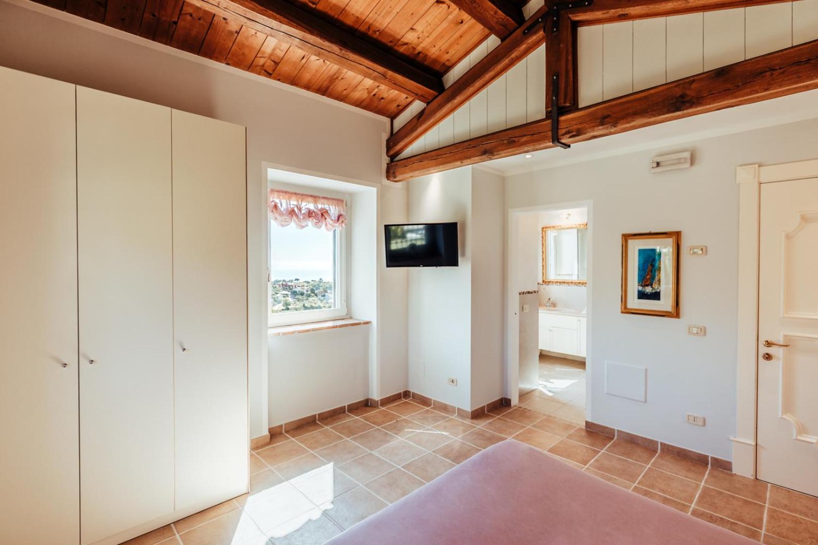 Deluxe Double Room with Sea View photo 3