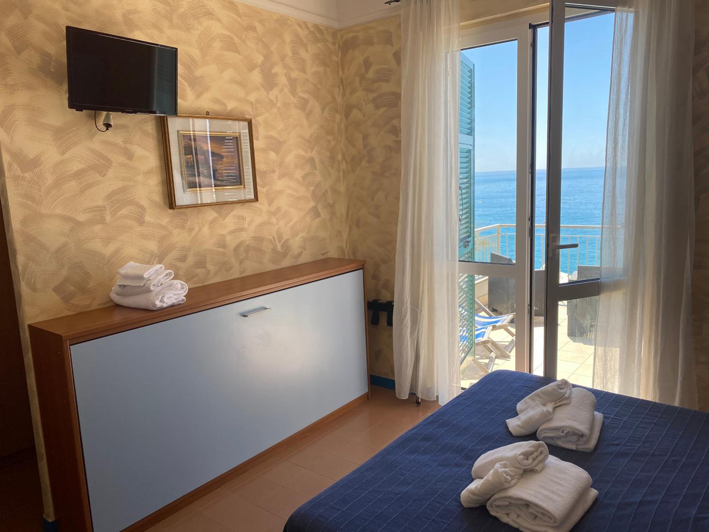 Double Room with Balcony and Sea View photo 3