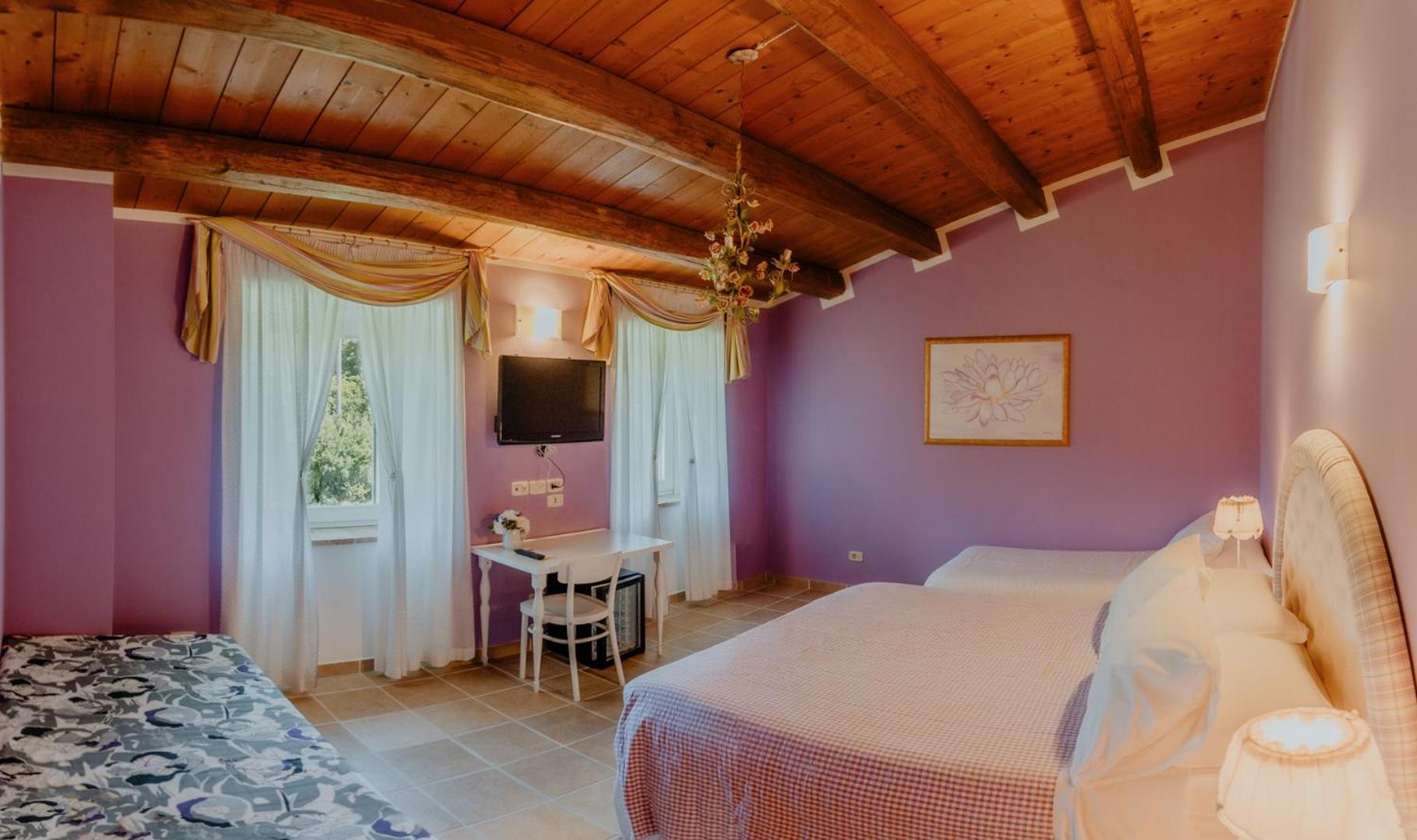 Deluxe Triple Room photo 2