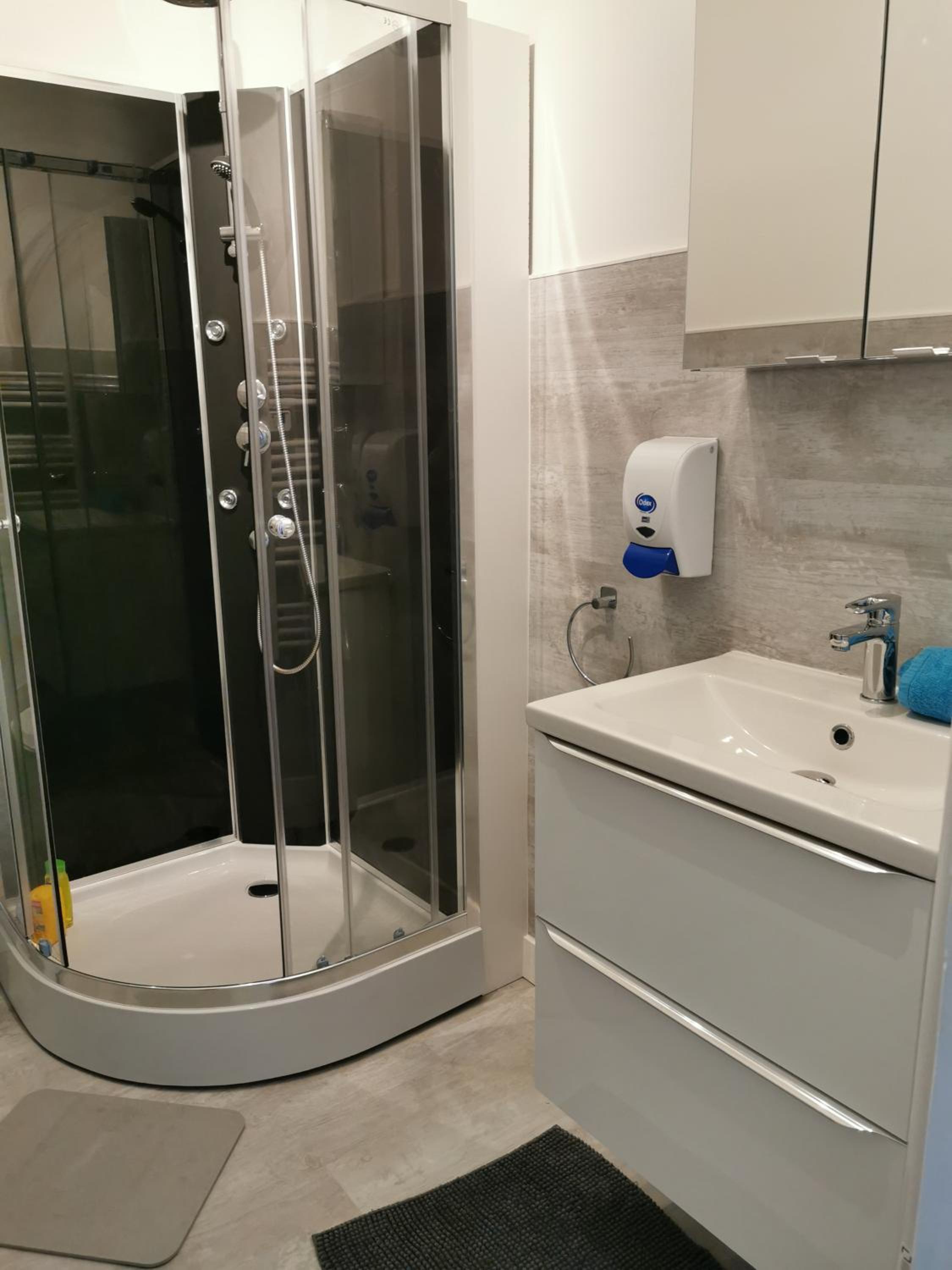 Two-Bedroom Apartment - Photo 2