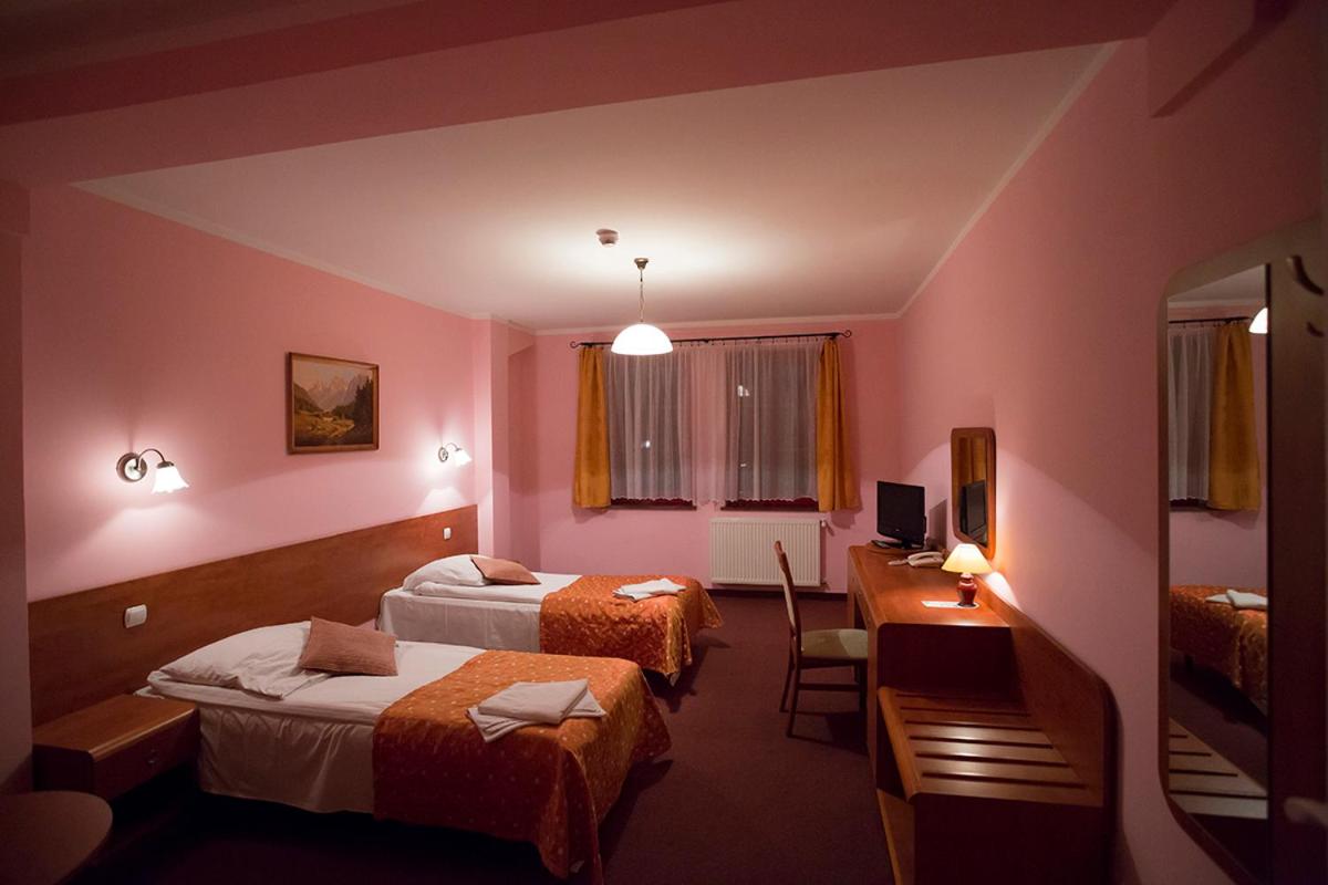 Twin Room - Photo 2