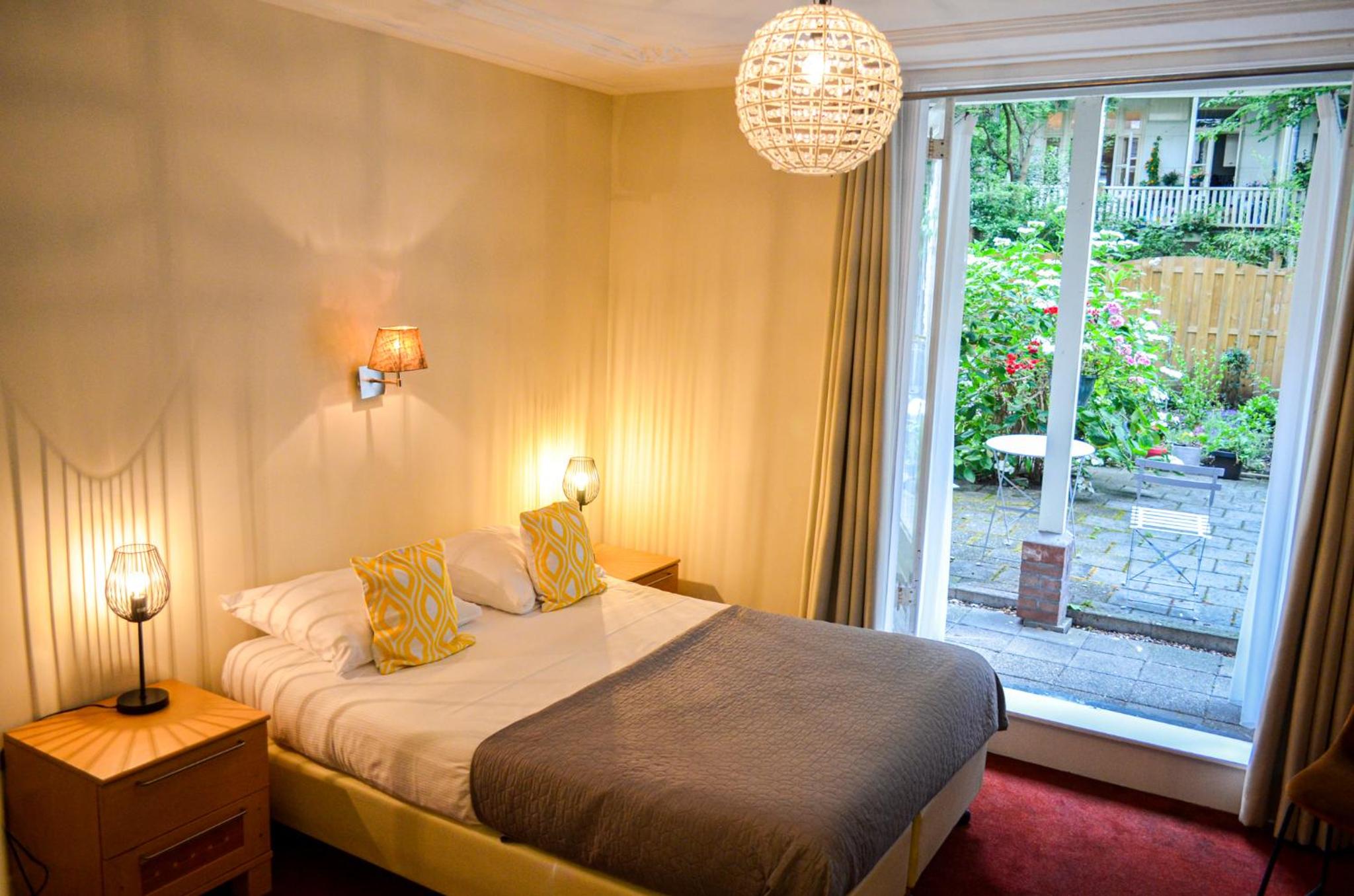 Twin Room with Private Bathroom photo 1