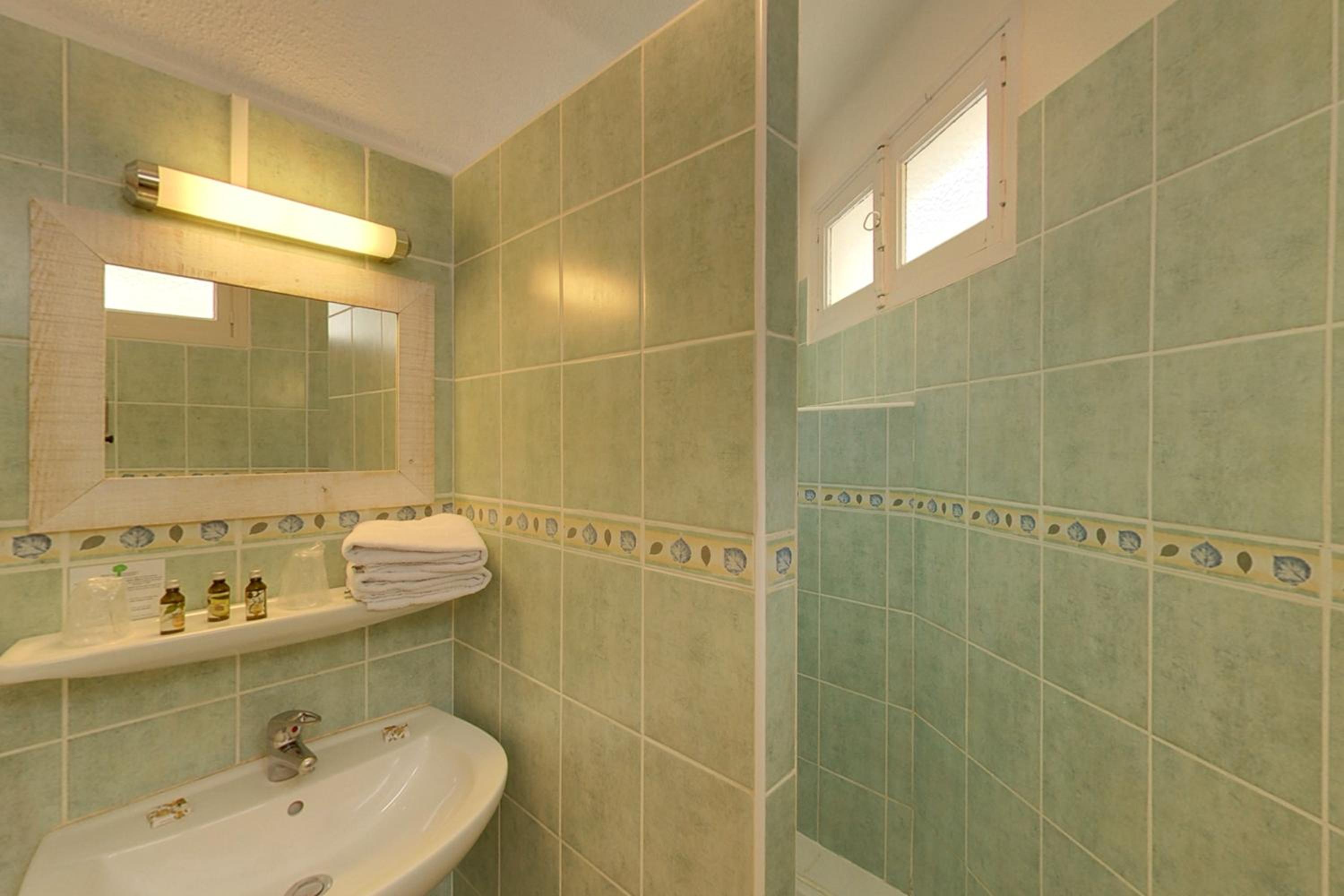 Standard Double Room - Photo 2