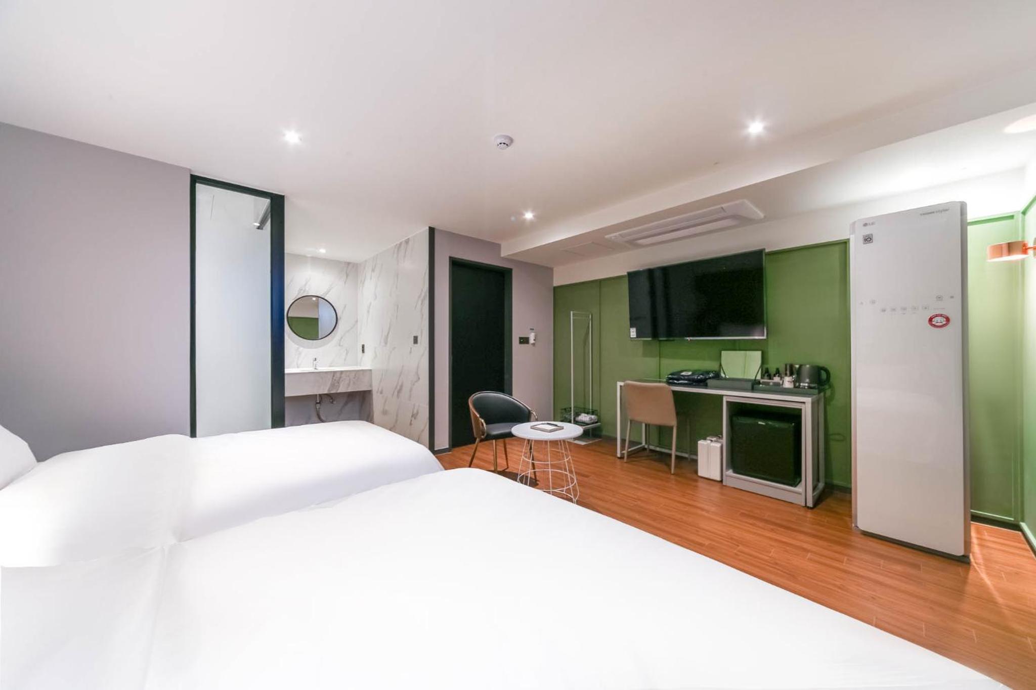 Twin Room With Bath