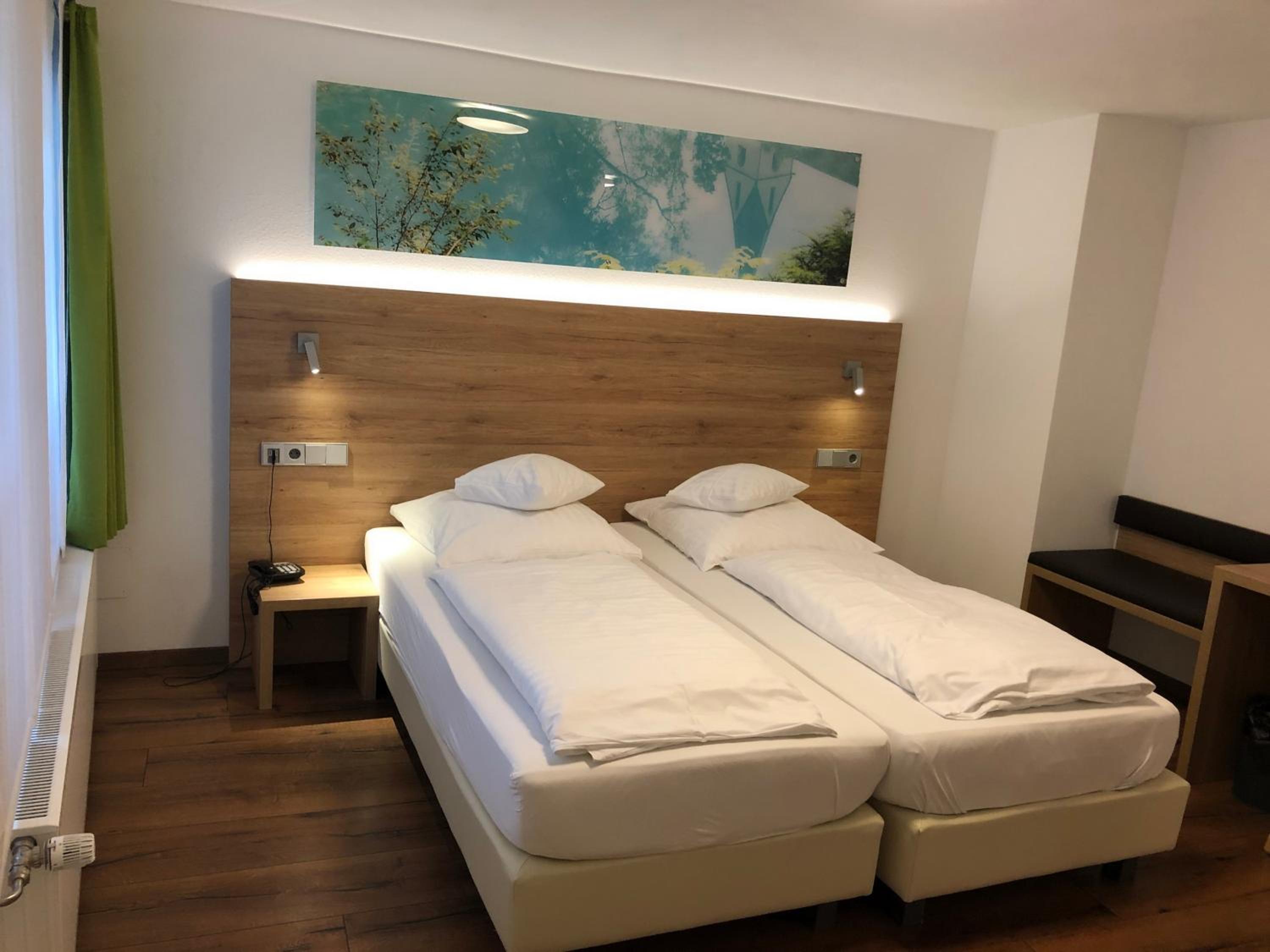 Economy Double Room - Photo 5