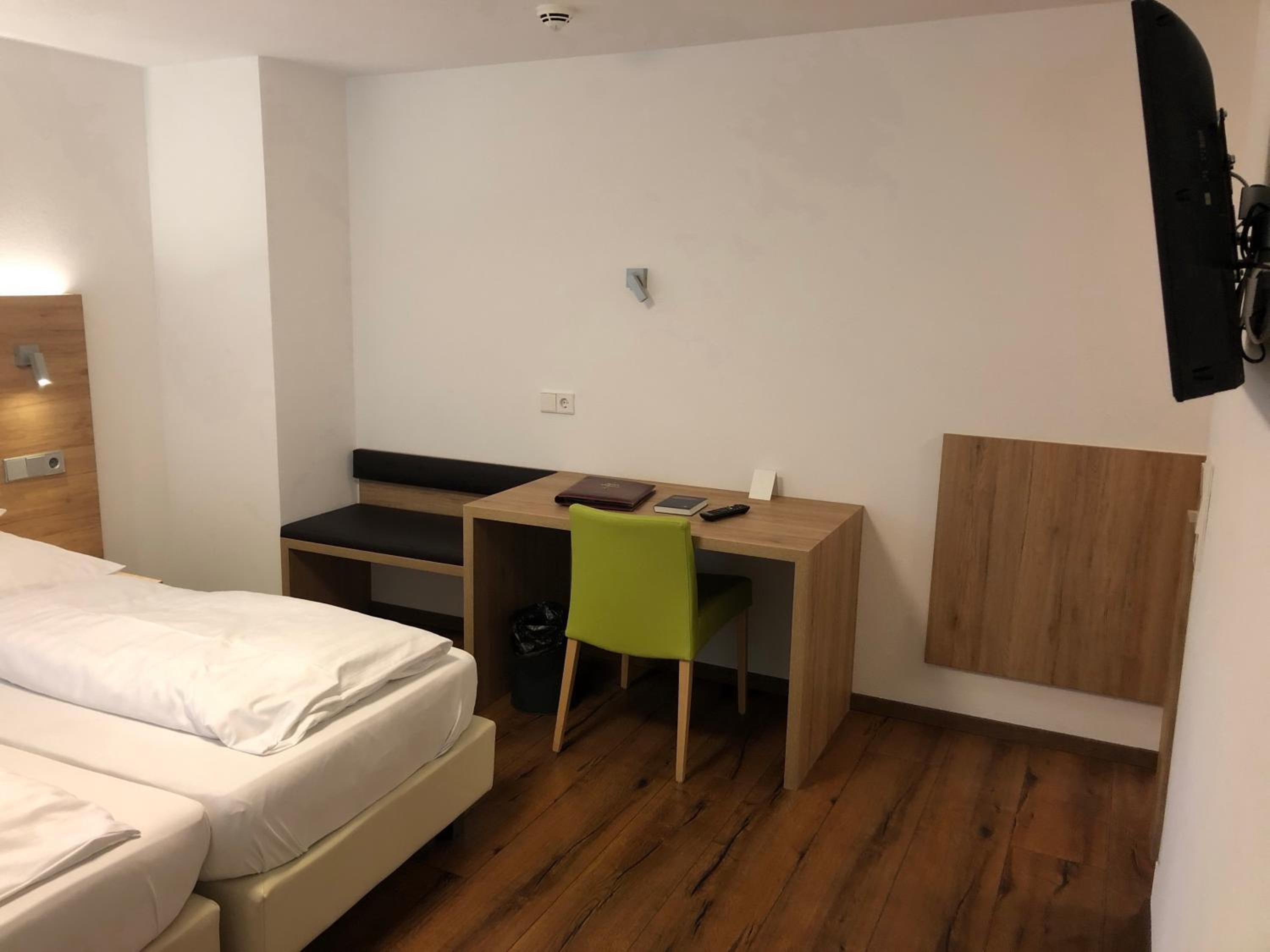 Economy Double Room - Photo 6