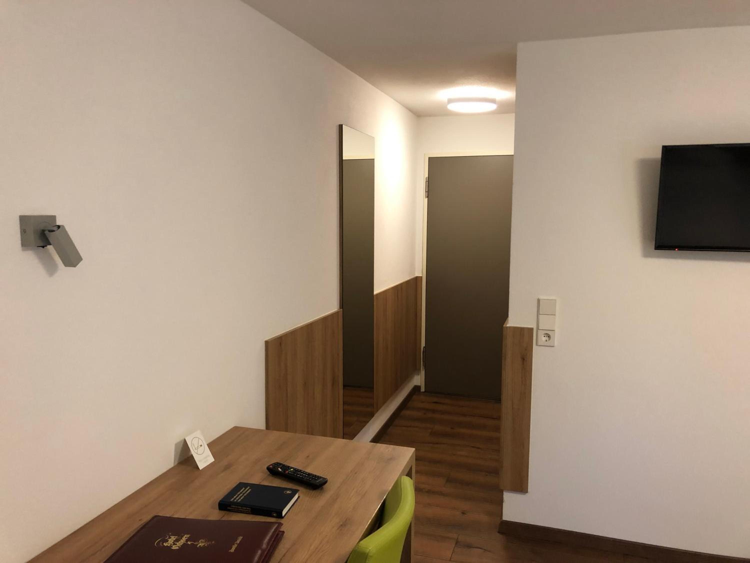 Economy Double Room - Photo 7