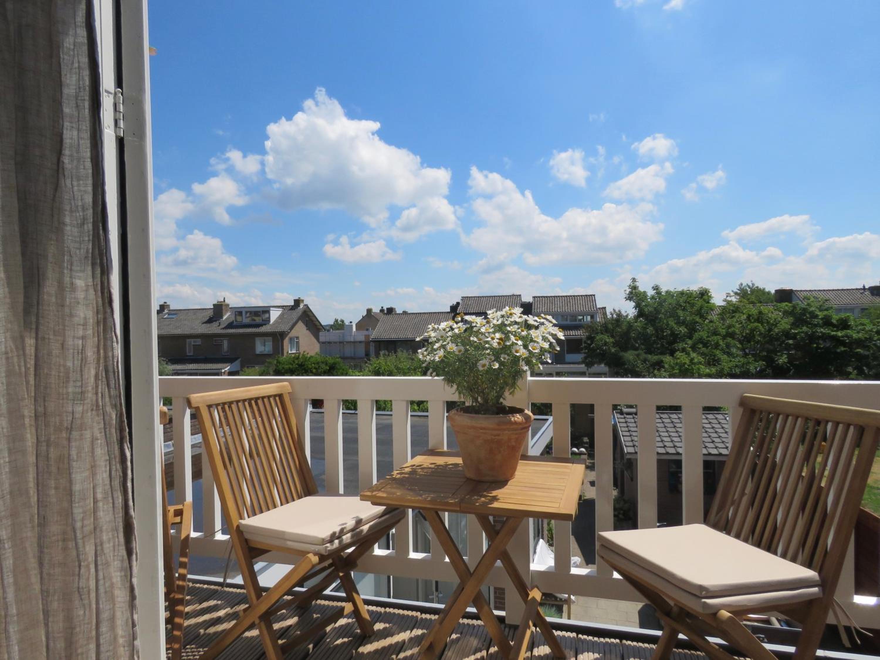 Apartment with Balcony - Photo 2