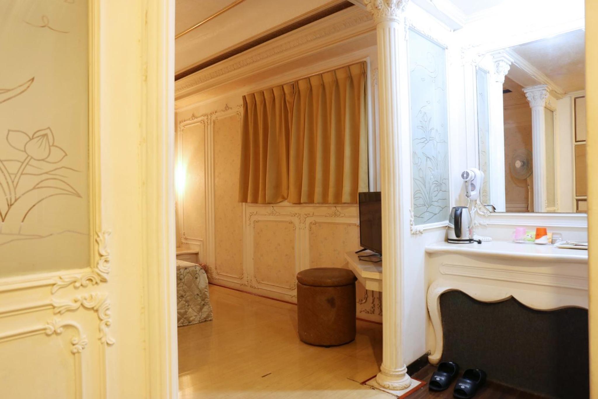 Economy Quadruple Room, photo 7