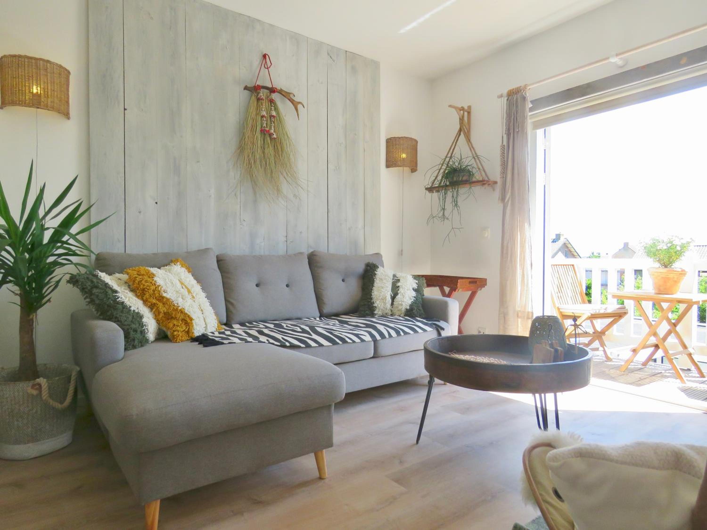 Apartment with Balcony - Photo 6