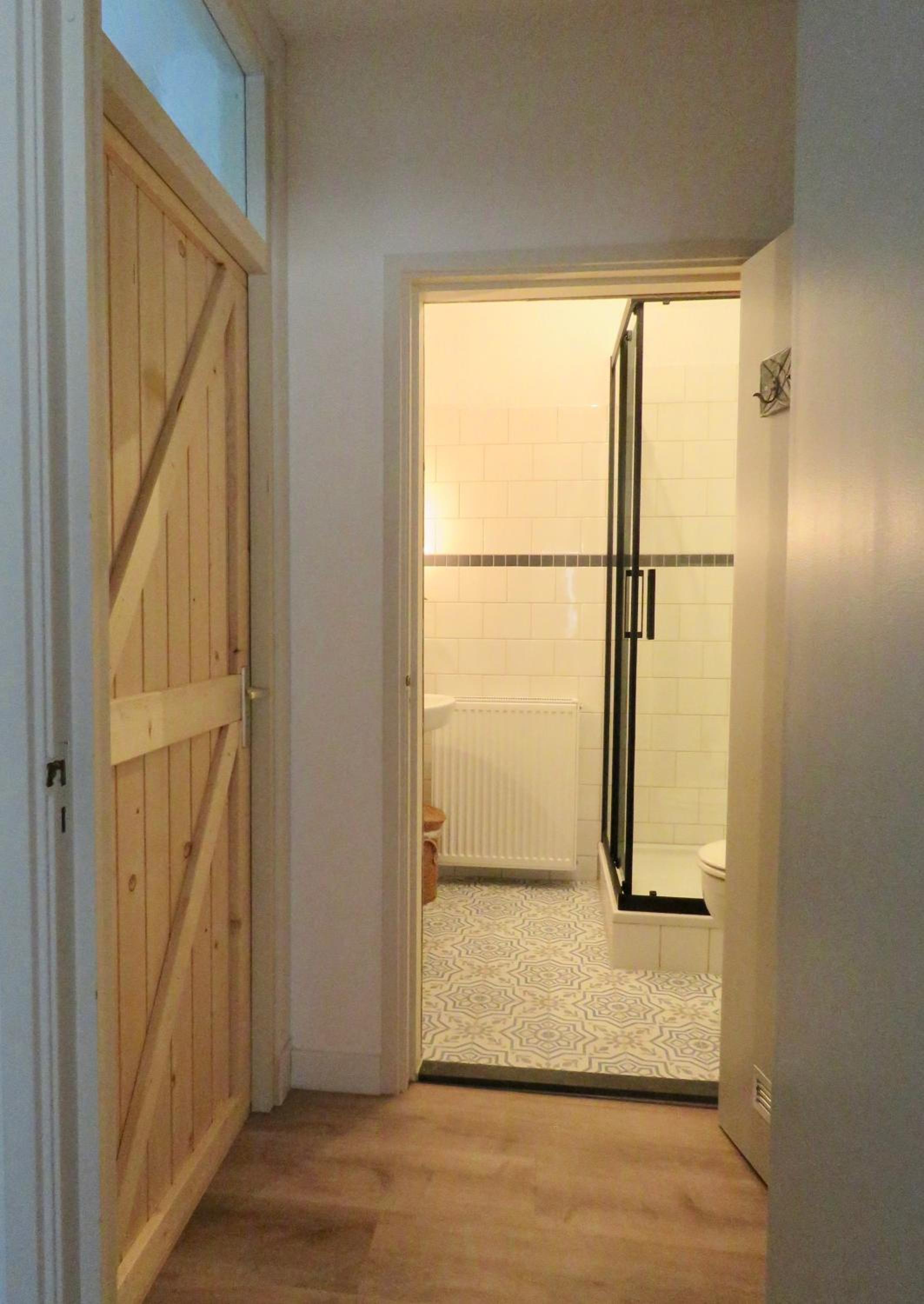 Apartment with Balcony - Photo 11