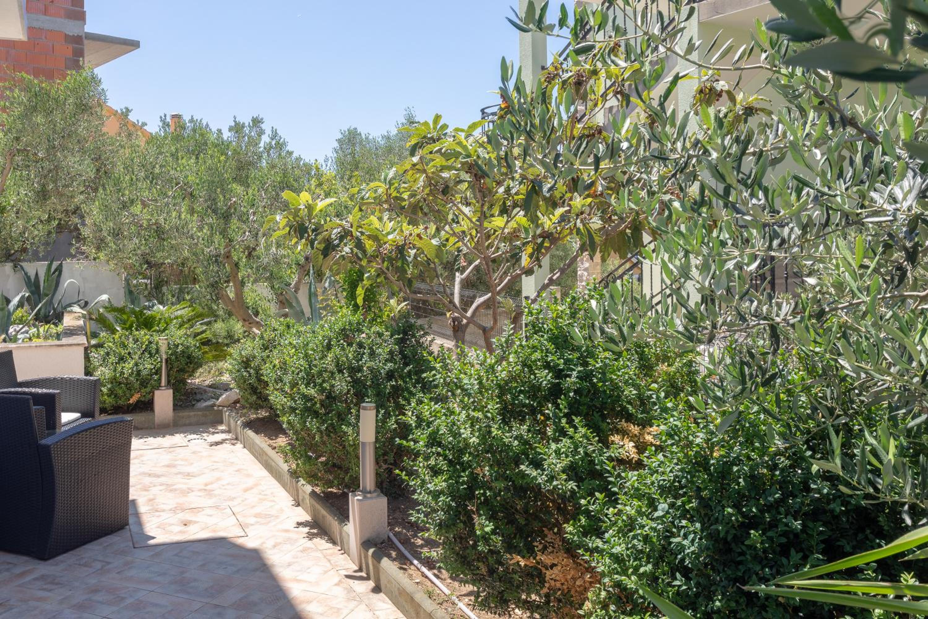 Apartment with Garden View - Photo 6