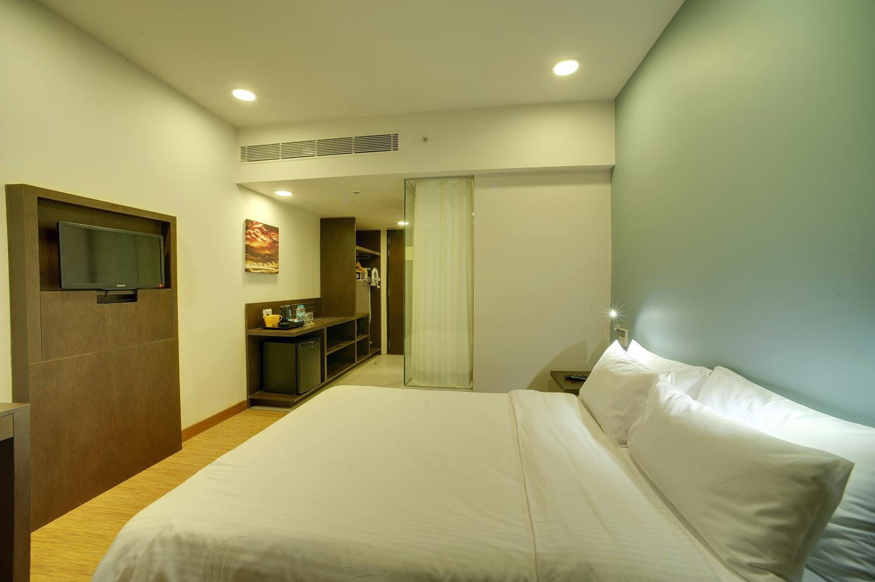 Superior Double Room (Late Check-Out upto 2 hours (subject to availability) - Photo 1