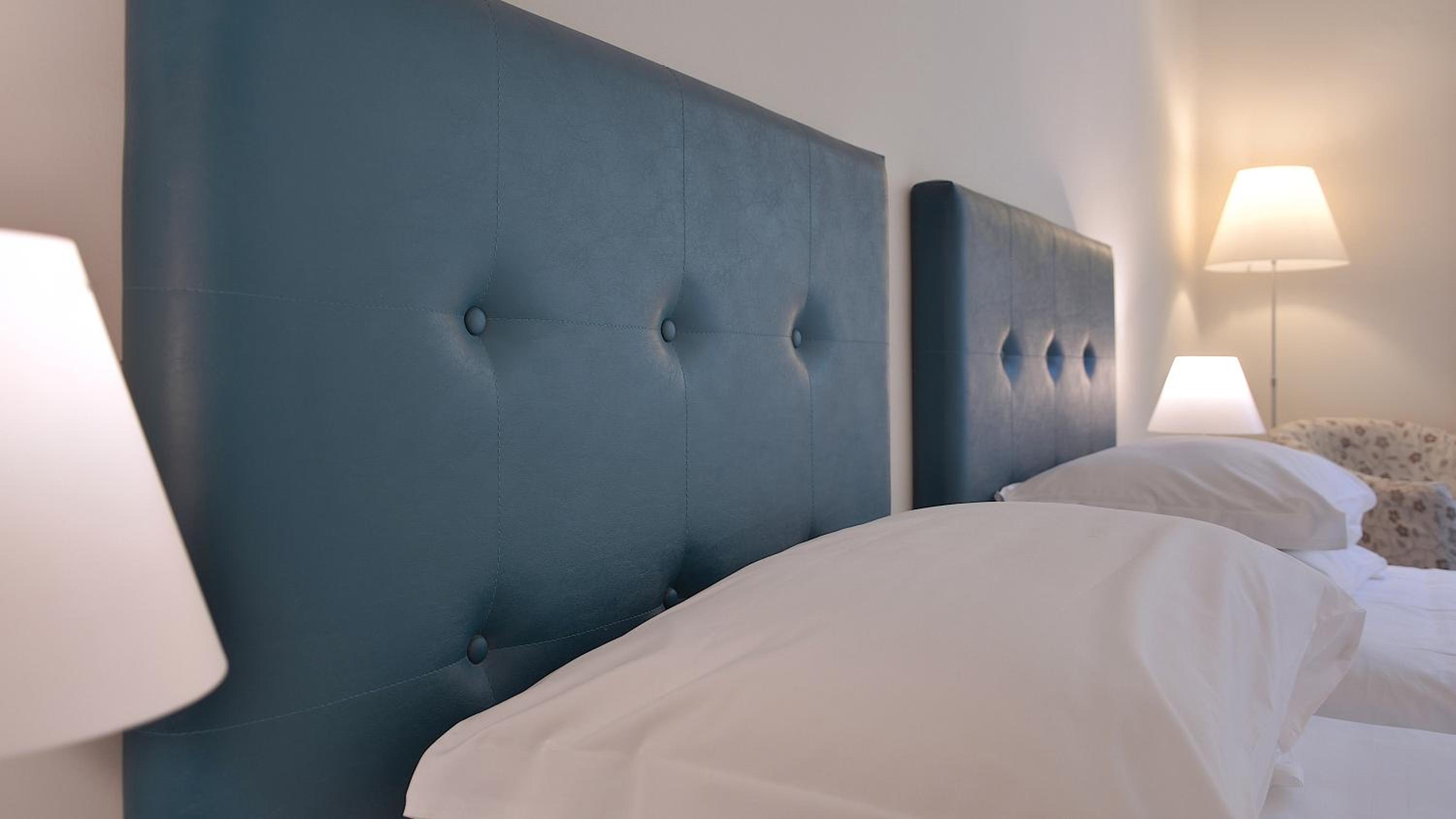 Standard Twin Room - Photo 4
