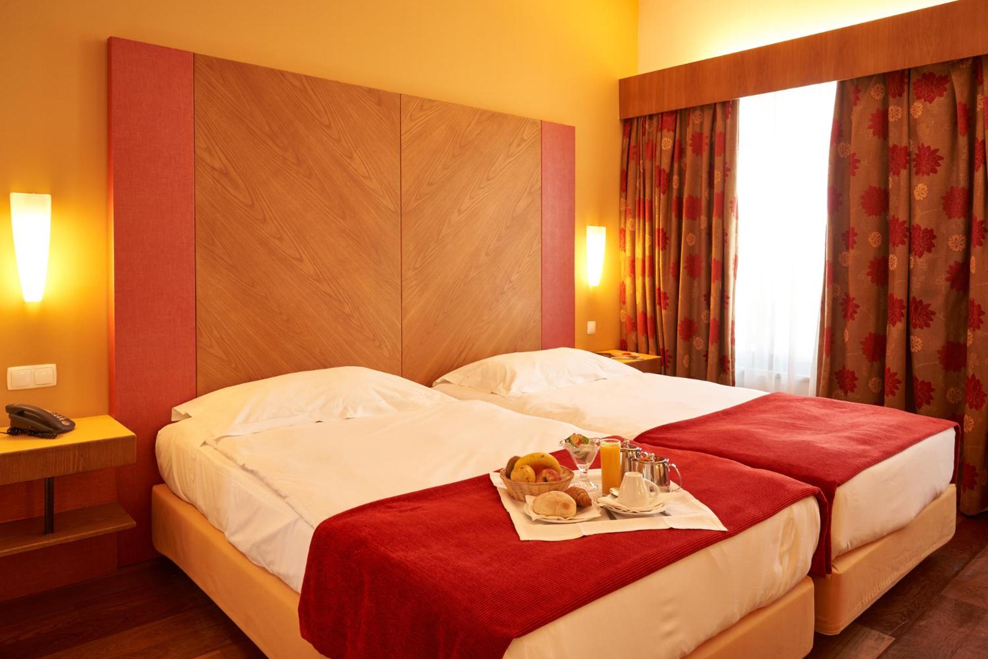 Twin Room - Photo 5