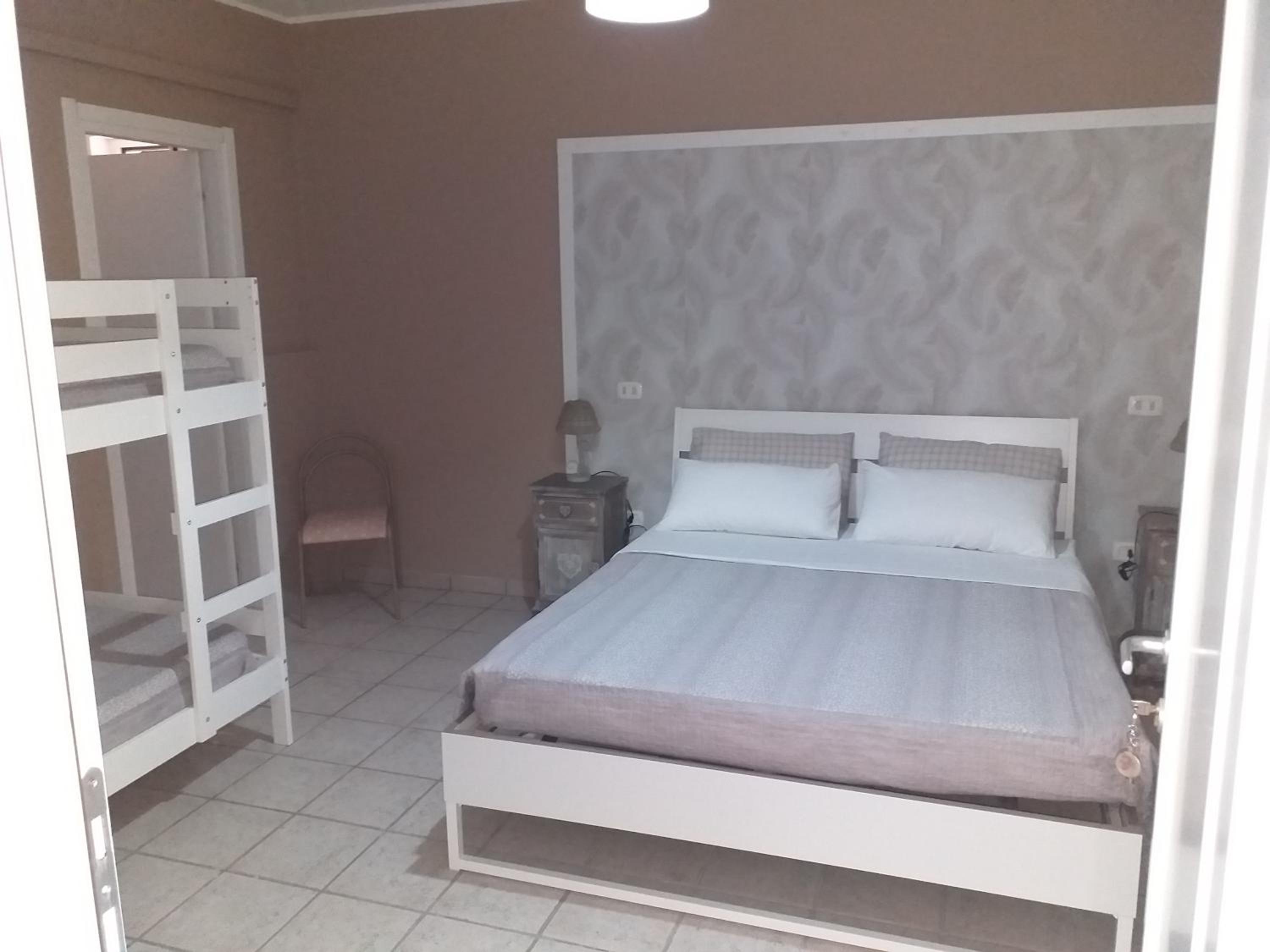 Quadruple Room with Private Bathroom photo 1