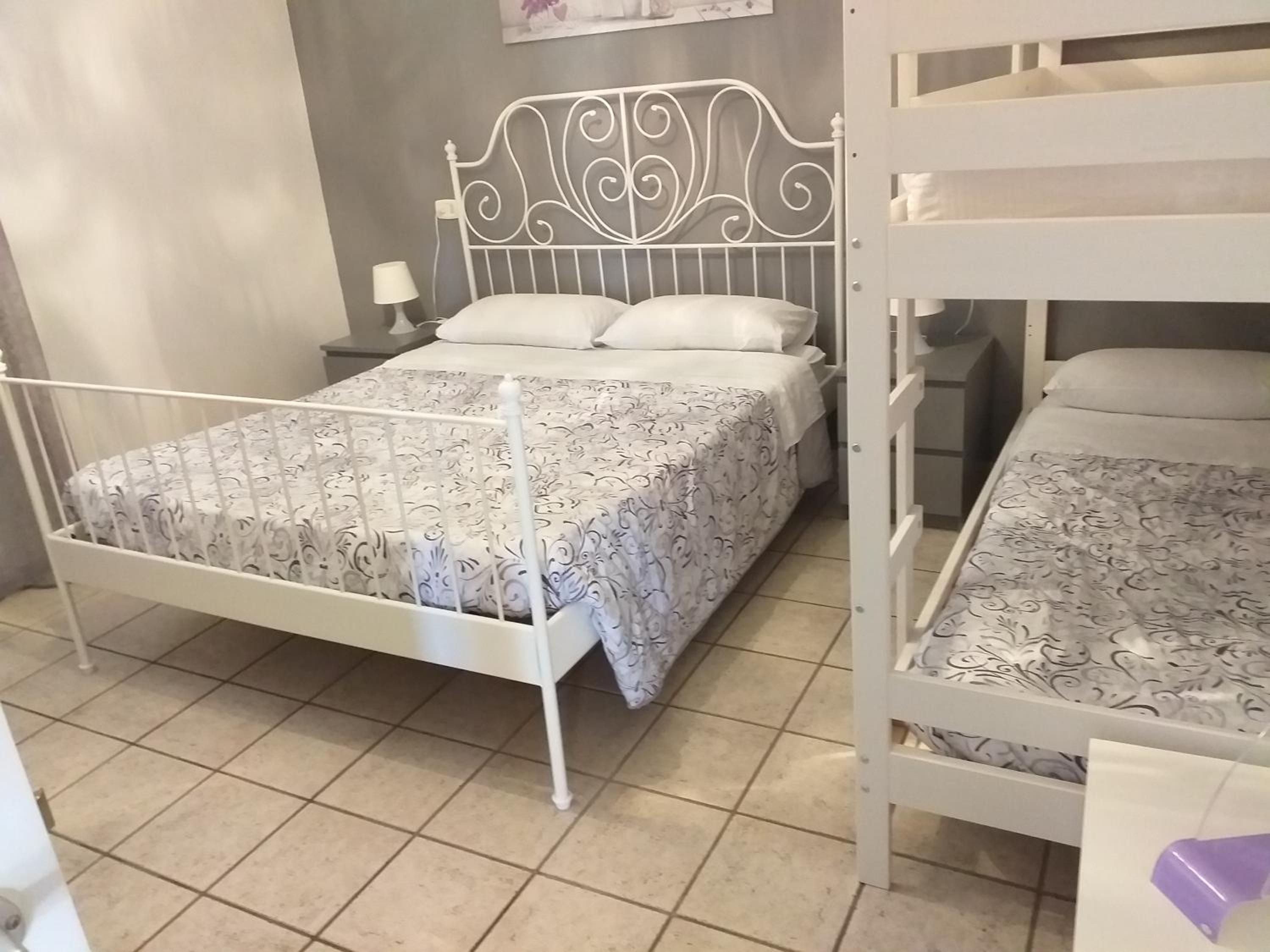 Quadruple Room with Private Bathroom photo 2