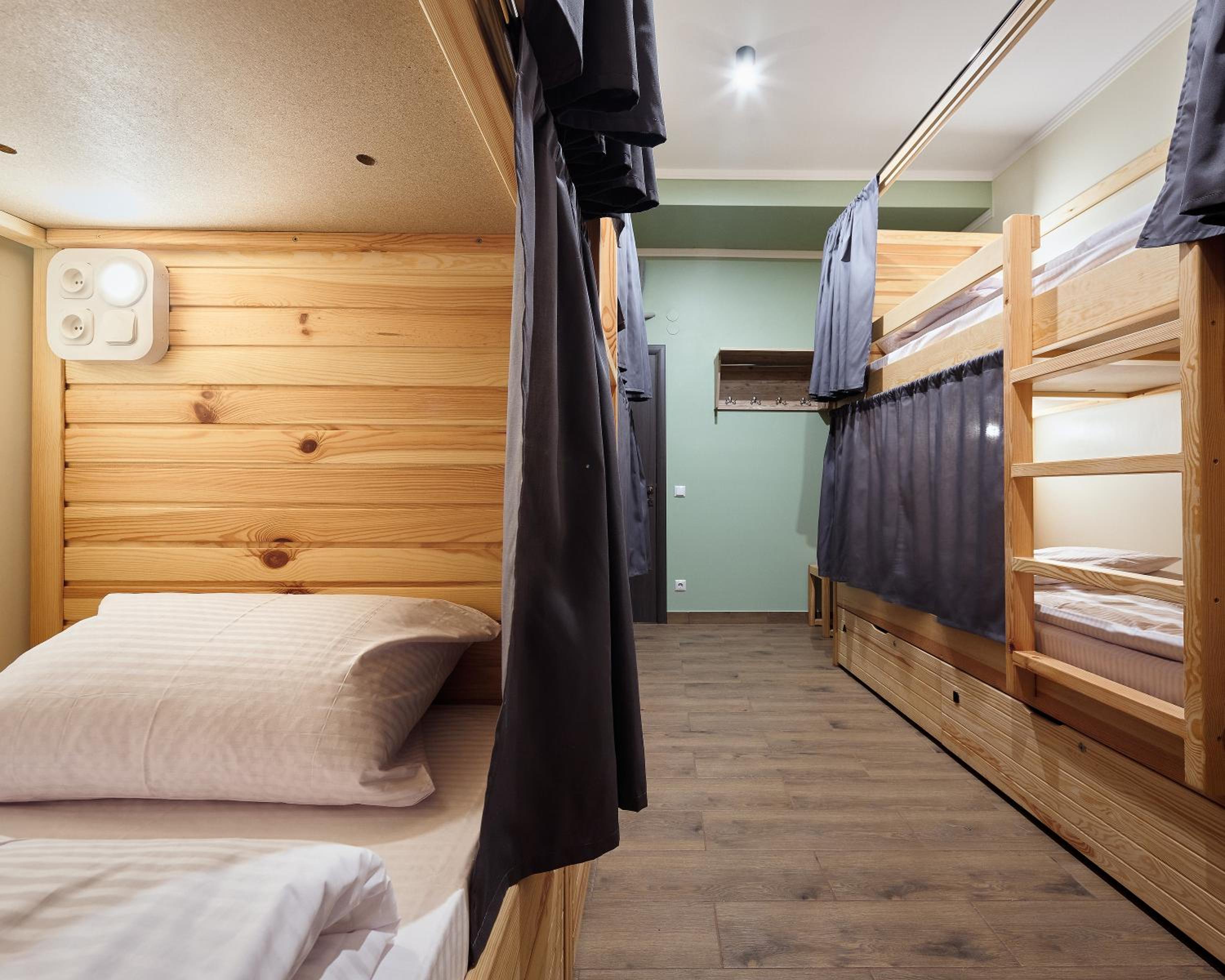 Bed in 8-Bed Mixed Dormitory Room photo 1