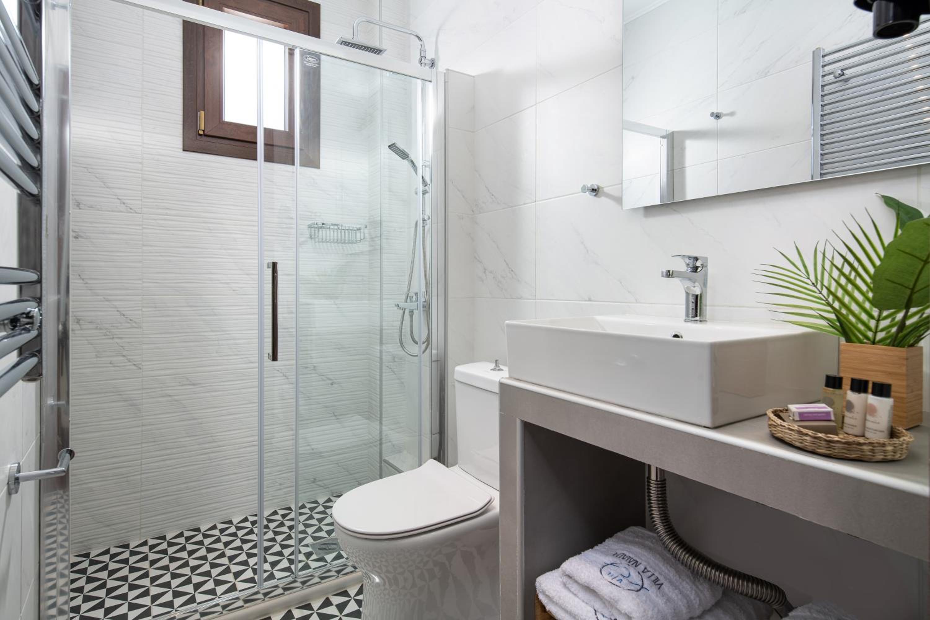 Superior Suite - Photo 8