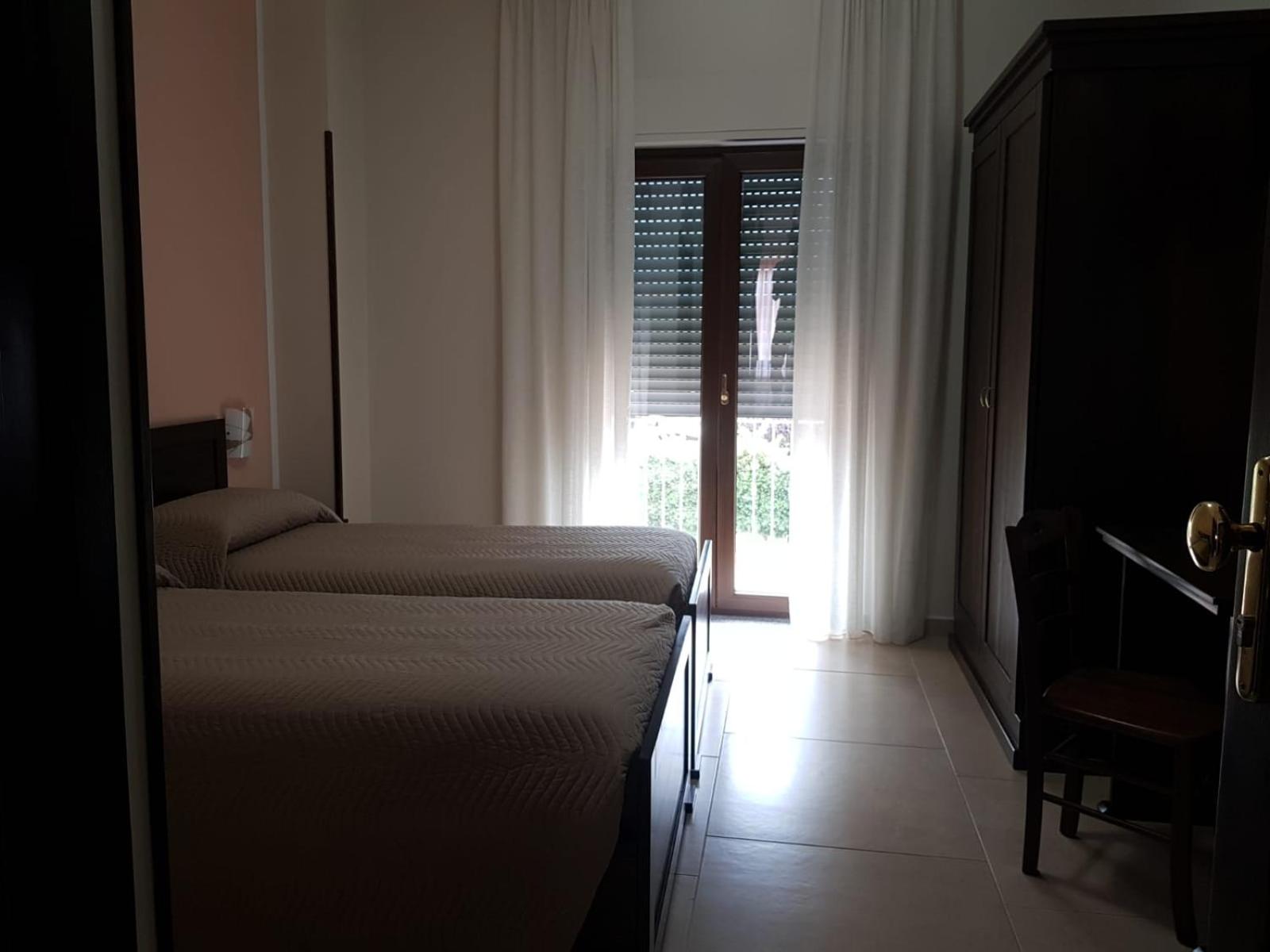 Deluxe Room (2 Adults + 1 Child)