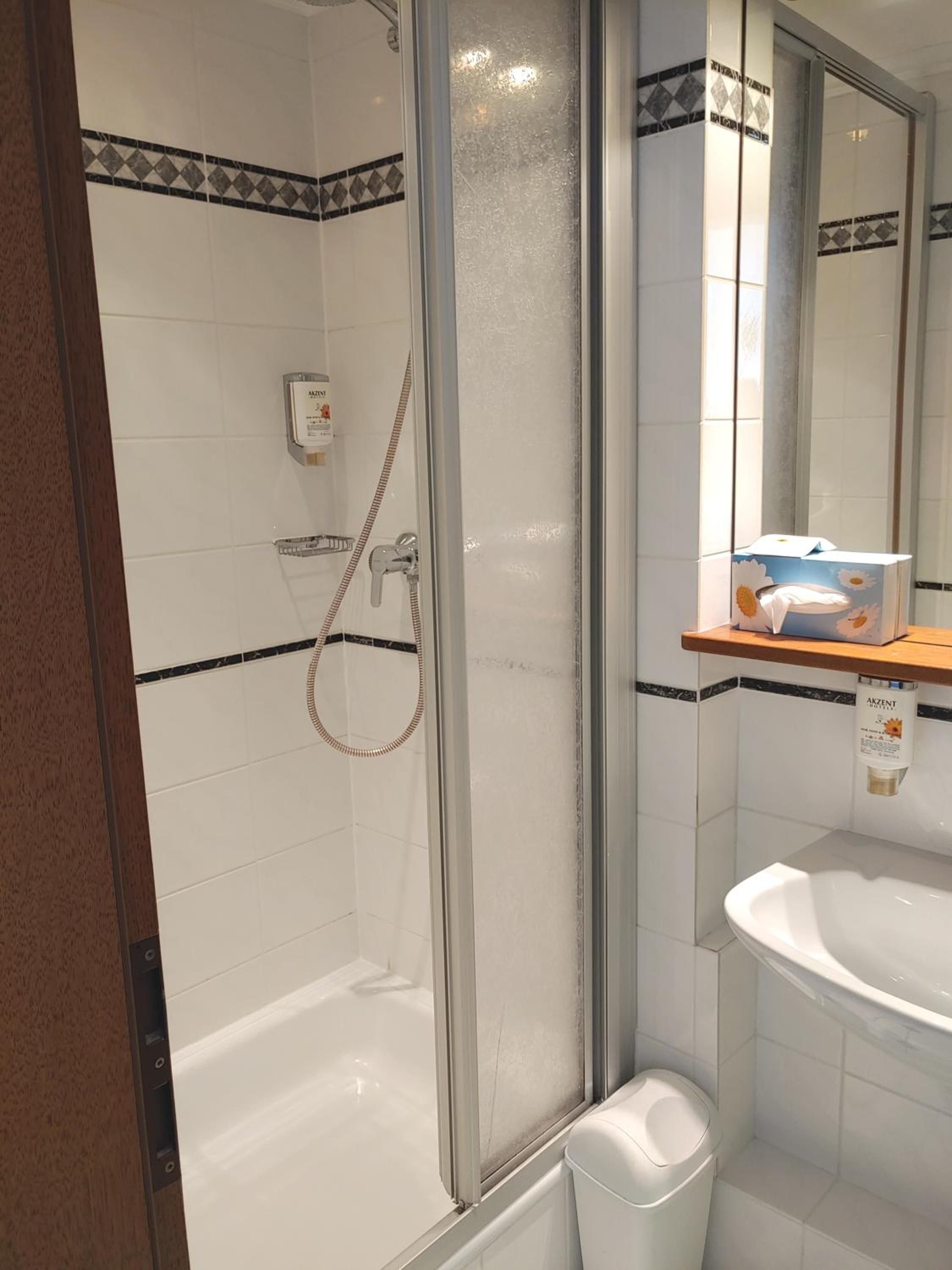 Budget Double Room - Photo 3