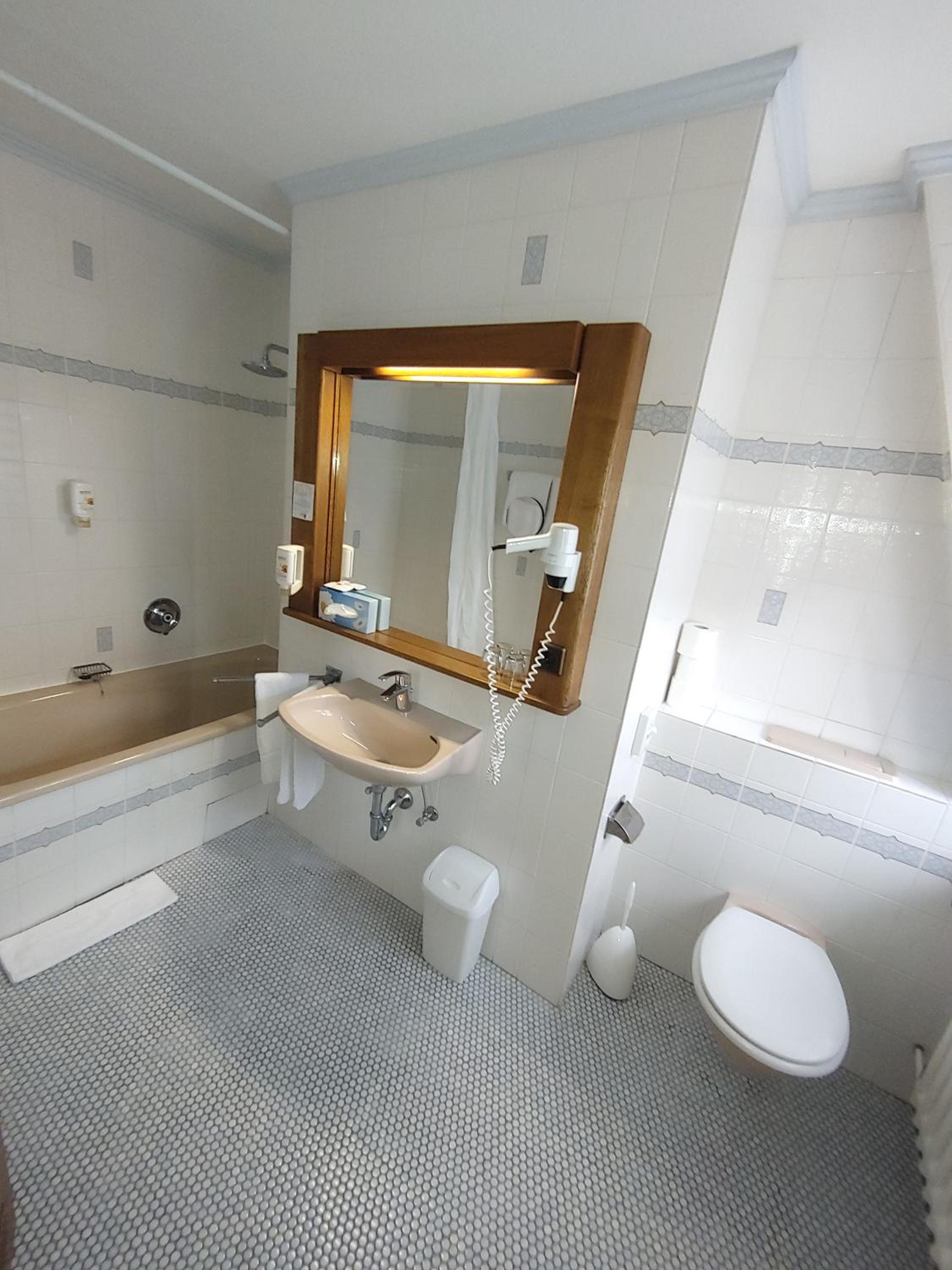 Budget Double Room - Photo 2