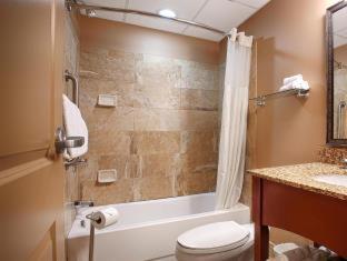King Room - Non-Smoking - Photo 9