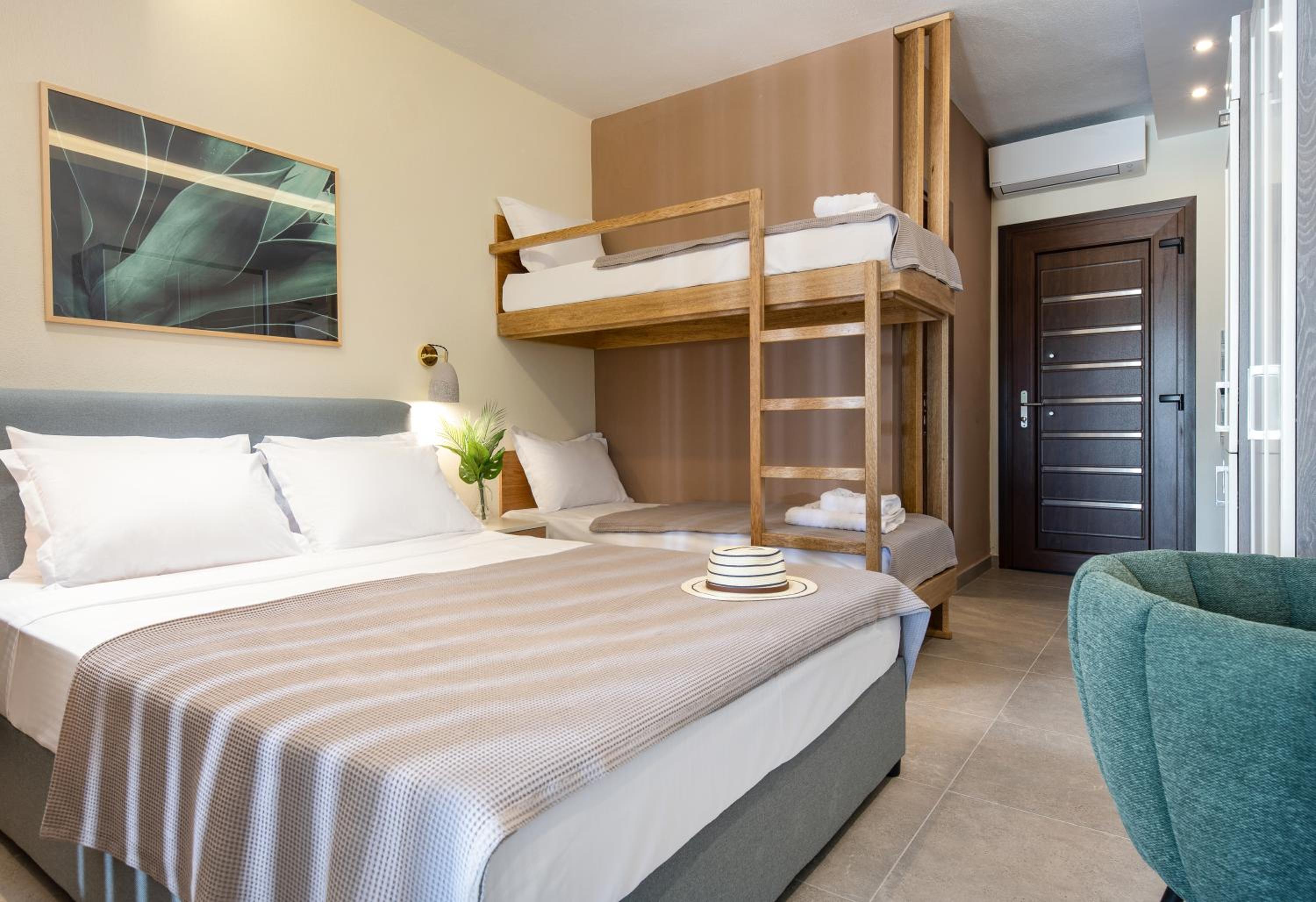 Deluxe Suite photo 2