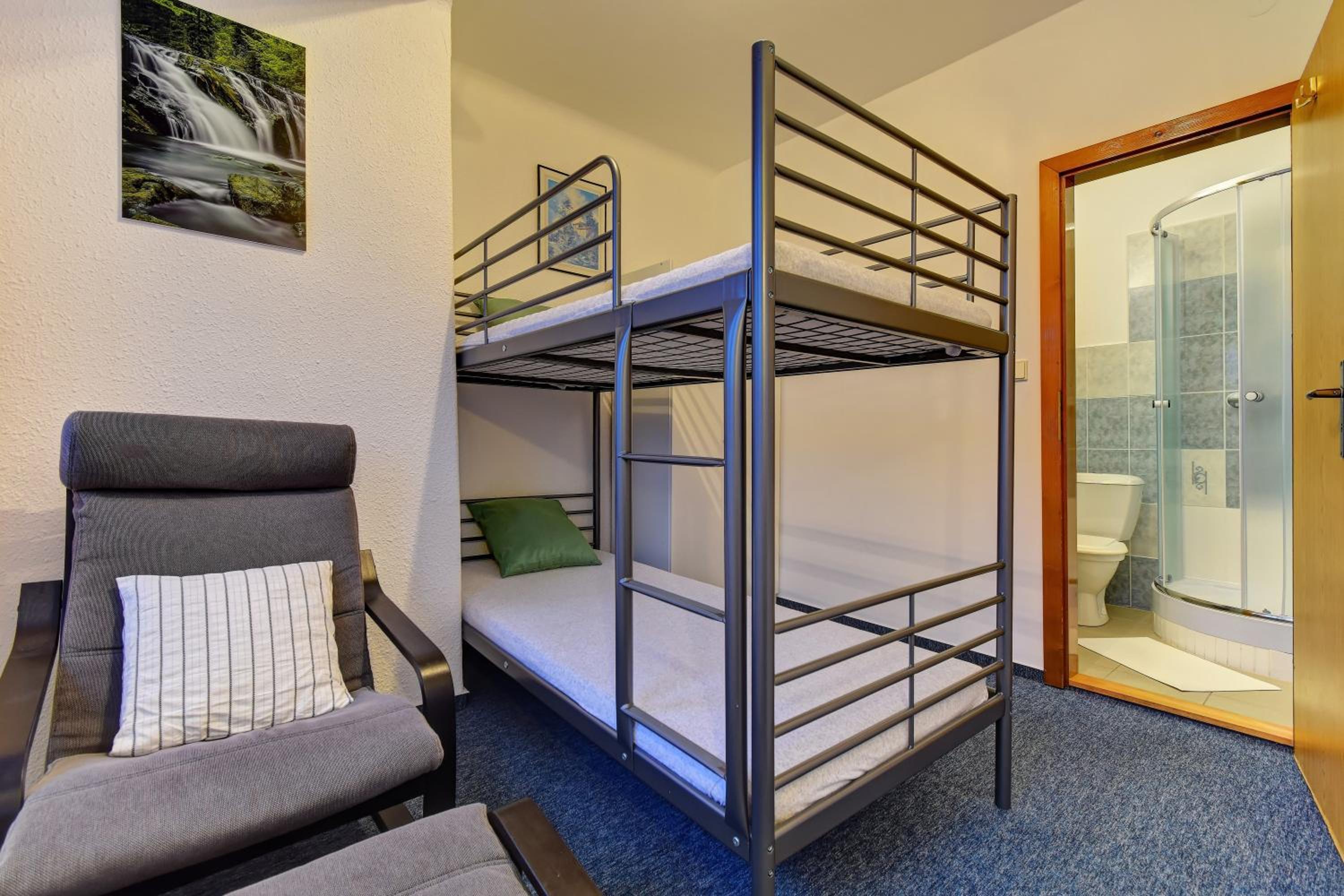 Quadruple Room - Photo 8