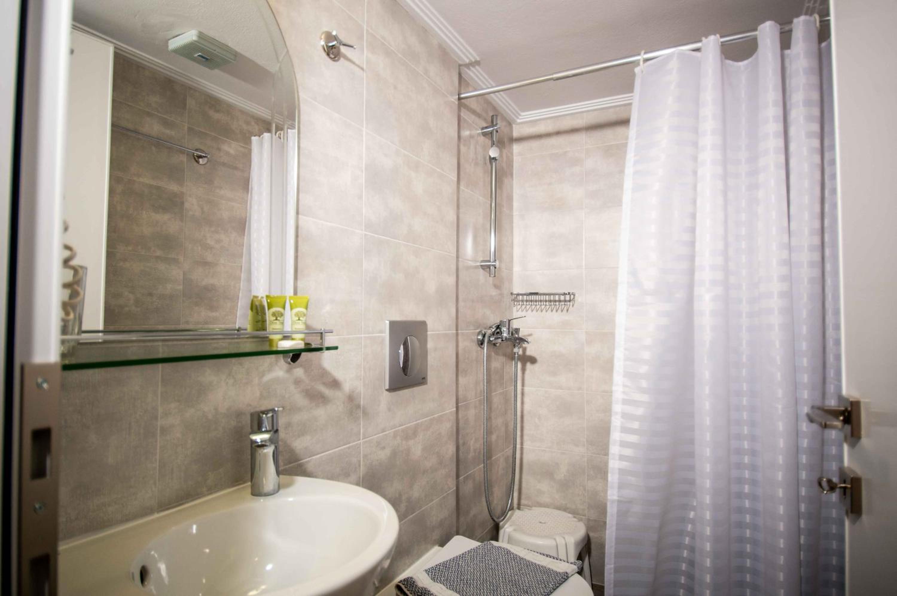 Studio (2 Adults) - Photo 4
