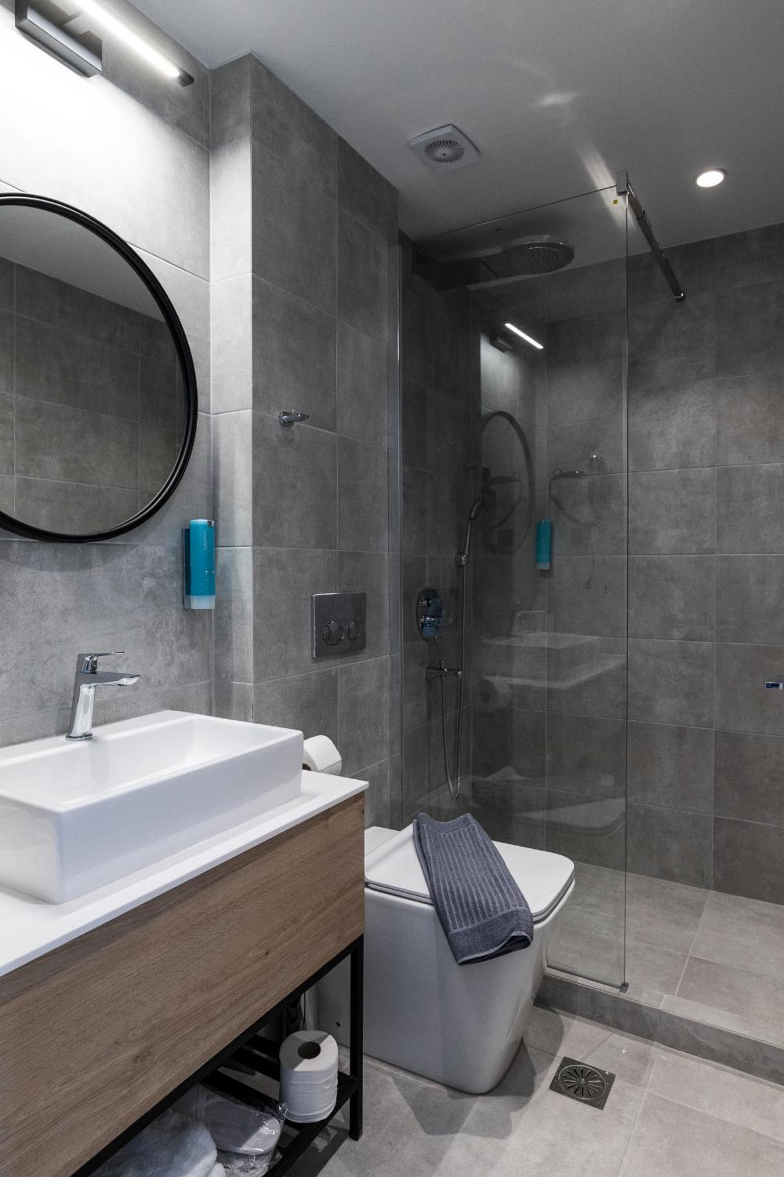 Double Room with Balcony - Photo 10