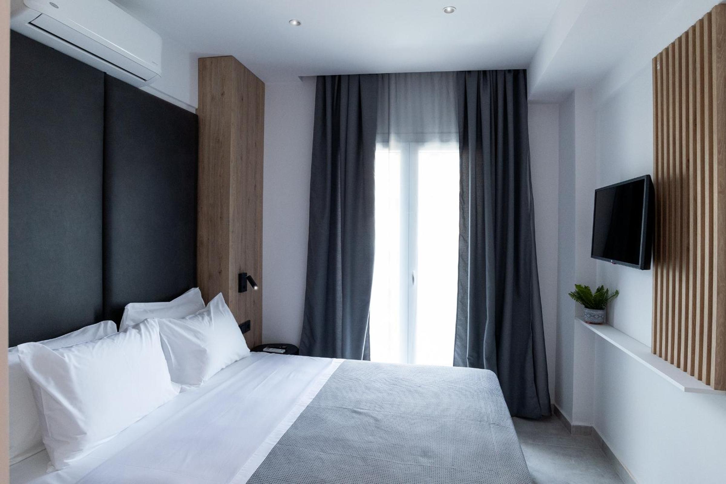 Double Room with Balcony - Photo 9