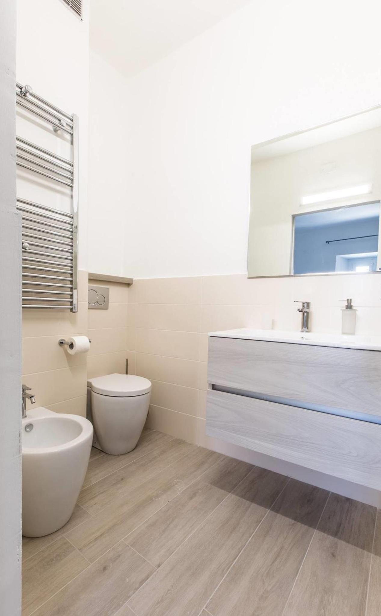 Double or Twin Room with Private Bathroom - Photo 3