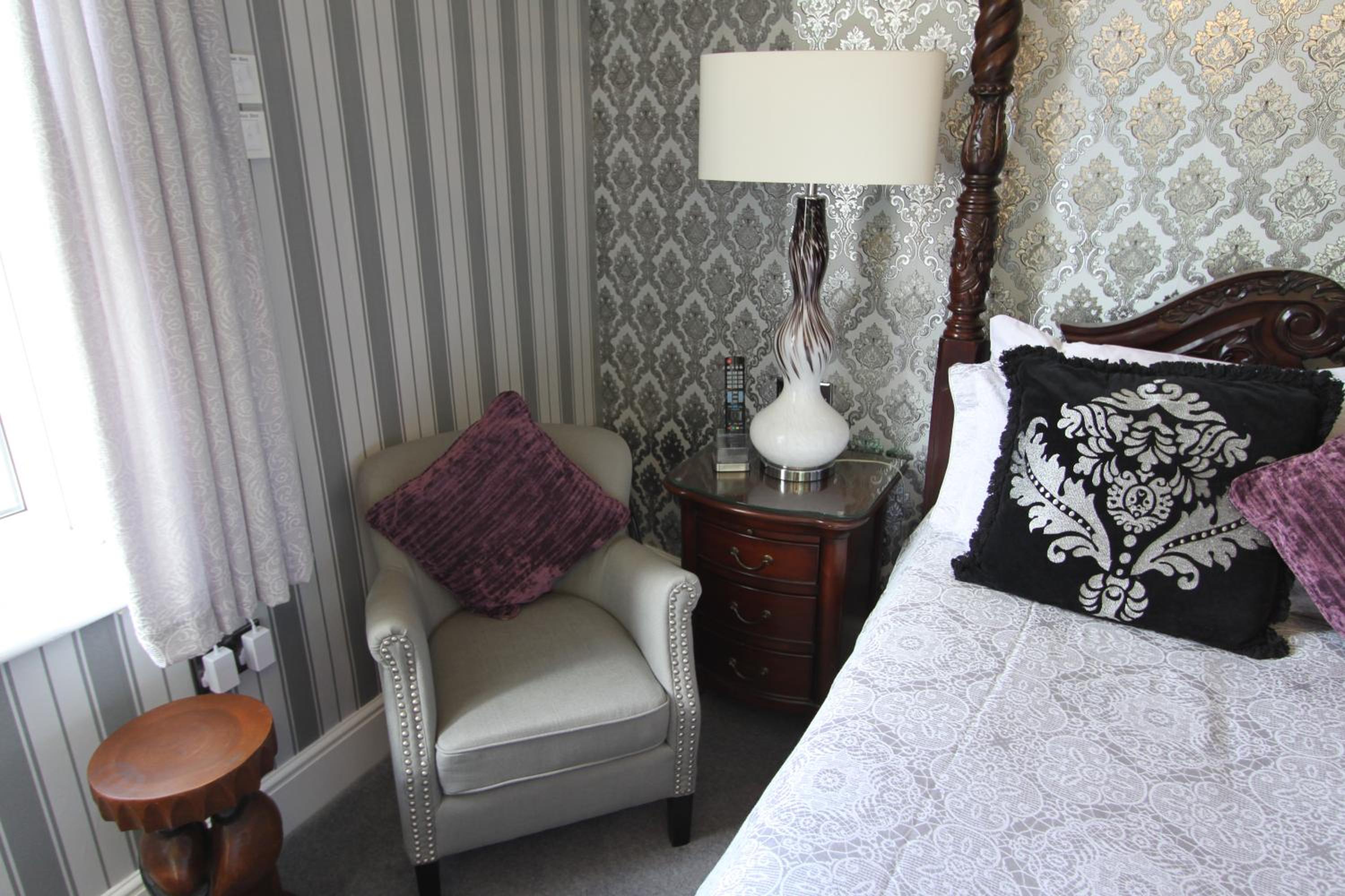 Four Poster King with Spa Bath photo 2