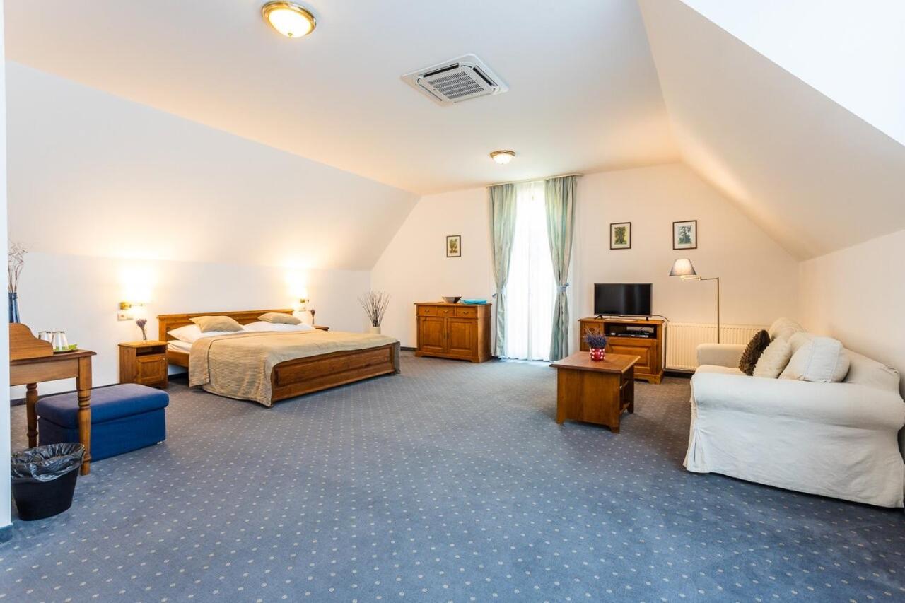 Deluxe Double Room with Bath photo 2