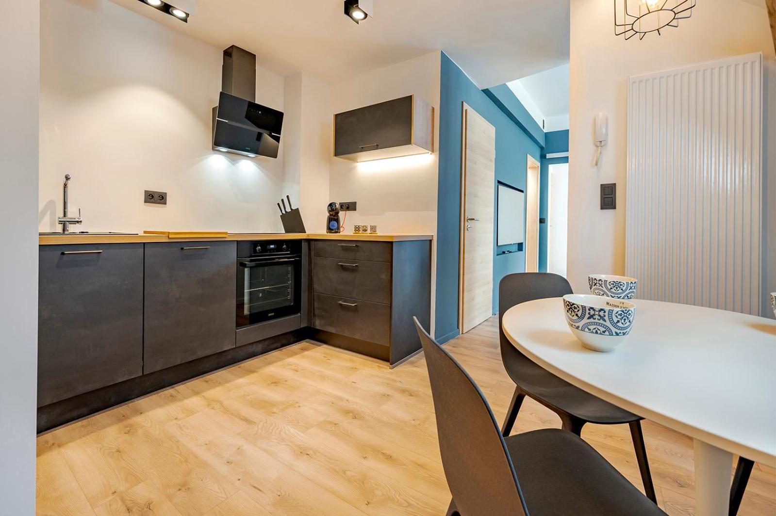 One-Bedroom Apartment - Photo 8