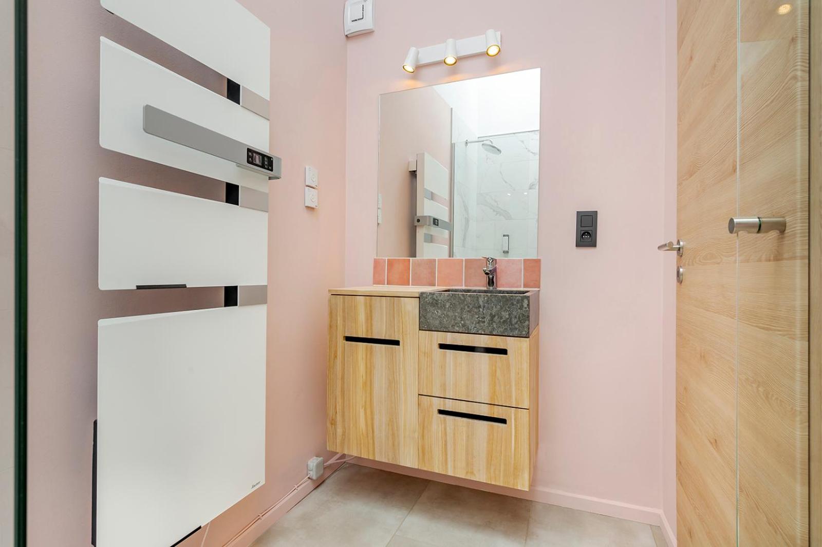 One-Bedroom Apartment - Photo 7