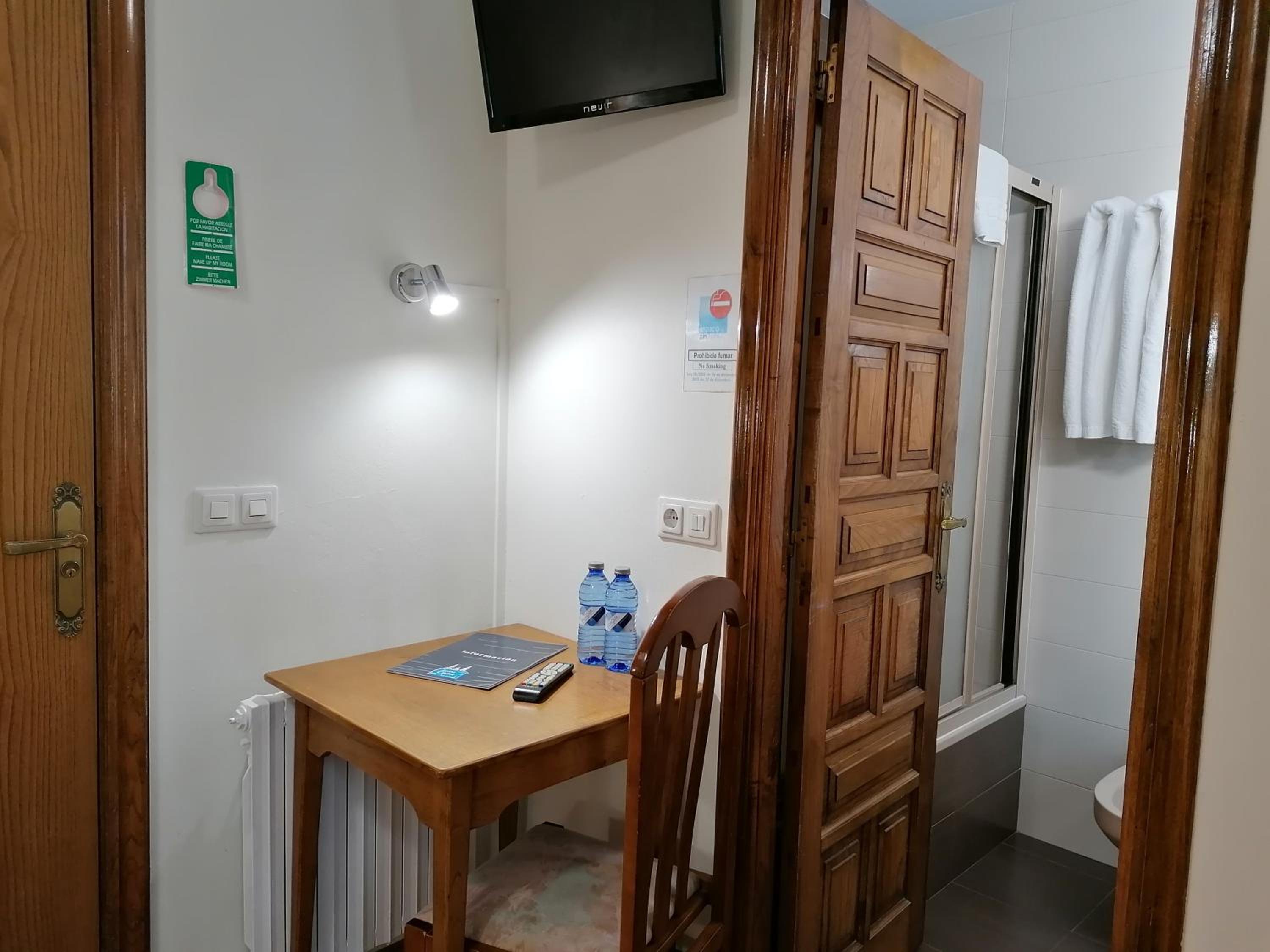 Double or Twin Room photo 3