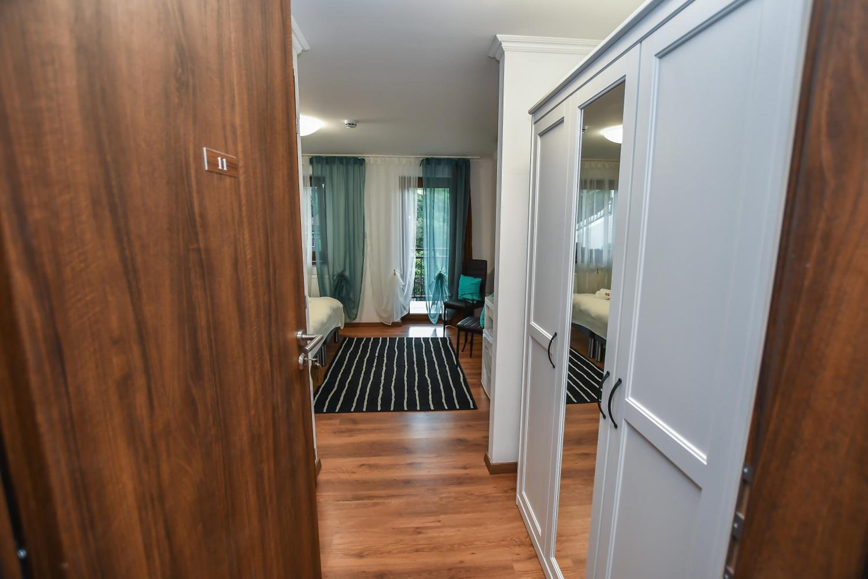 Standard Double or Twin Room with Balcony - Photo 2