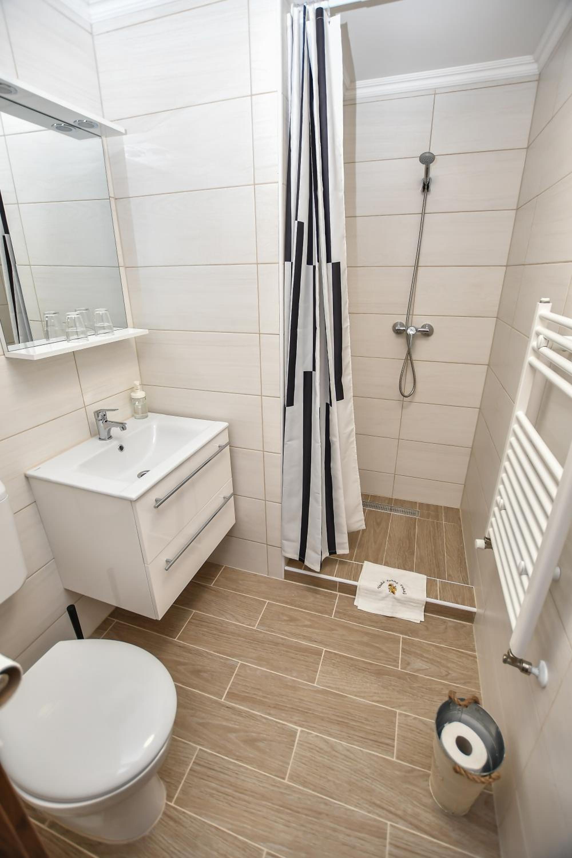 Standard Double or Twin Room with Balcony - Photo 3
